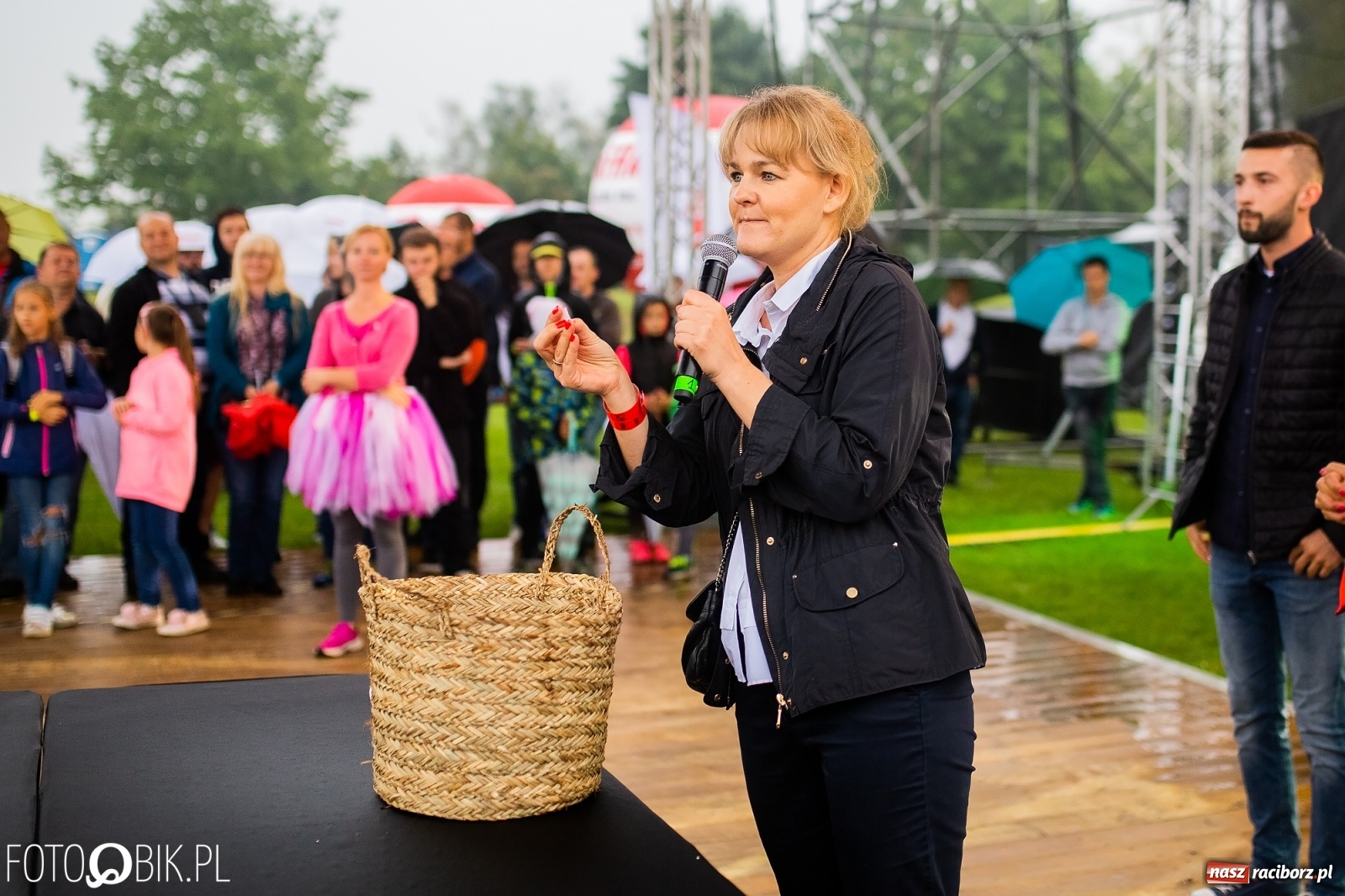Zdjęcie w galerii na portalu naszraciborz.pl: Kombii gwiazdą festynu rodzinnego Rafako [FOTO i WIDEO] wiadomości z regionu