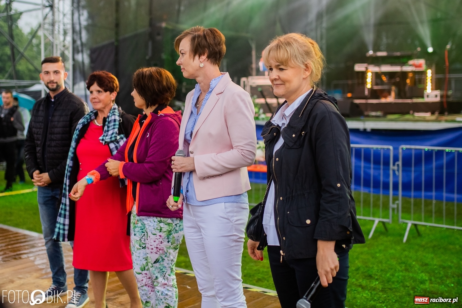 Zdjęcie w galerii na portalu naszraciborz.pl: Kombii gwiazdą festynu rodzinnego Rafako [FOTO i WIDEO] wiadomości z regionu