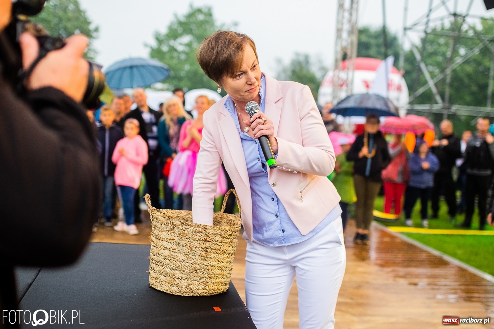Zdjęcie w galerii na portalu naszraciborz.pl: Kombii gwiazdą festynu rodzinnego Rafako [FOTO i WIDEO] wiadomości z regionu