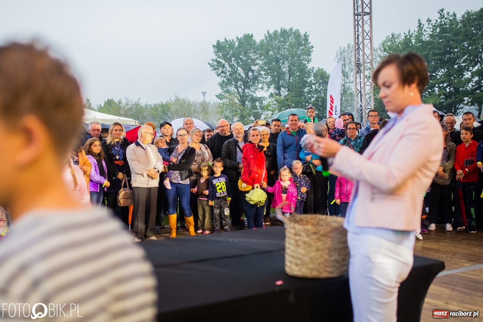 Zdjęcie w galerii na portalu naszraciborz.pl: Kombii gwiazdą festynu rodzinnego Rafako [FOTO i WIDEO] wiadomości z regionu