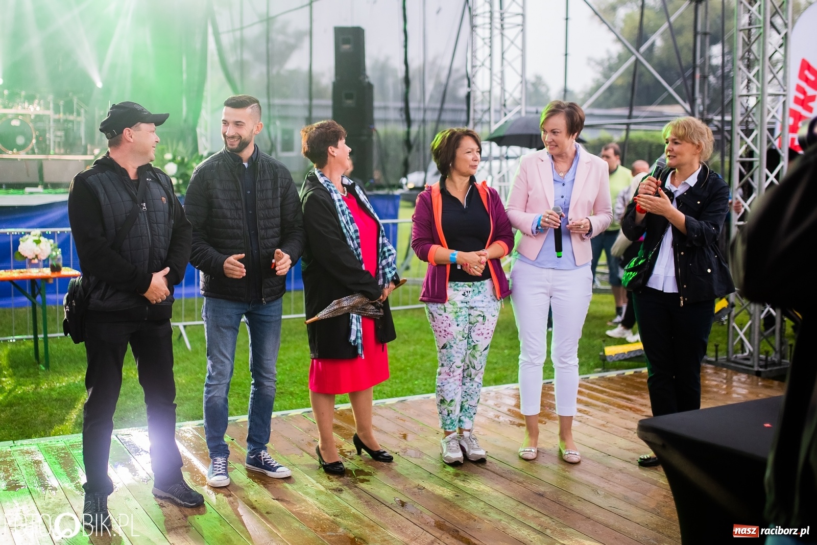 Zdjęcie w galerii na portalu naszraciborz.pl: Kombii gwiazdą festynu rodzinnego Rafako [FOTO i WIDEO] wiadomości z regionu