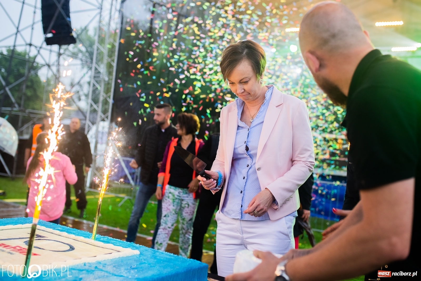 Zdjęcie w galerii na portalu naszraciborz.pl: Kombii gwiazdą festynu rodzinnego Rafako [FOTO i WIDEO] wiadomości z regionu