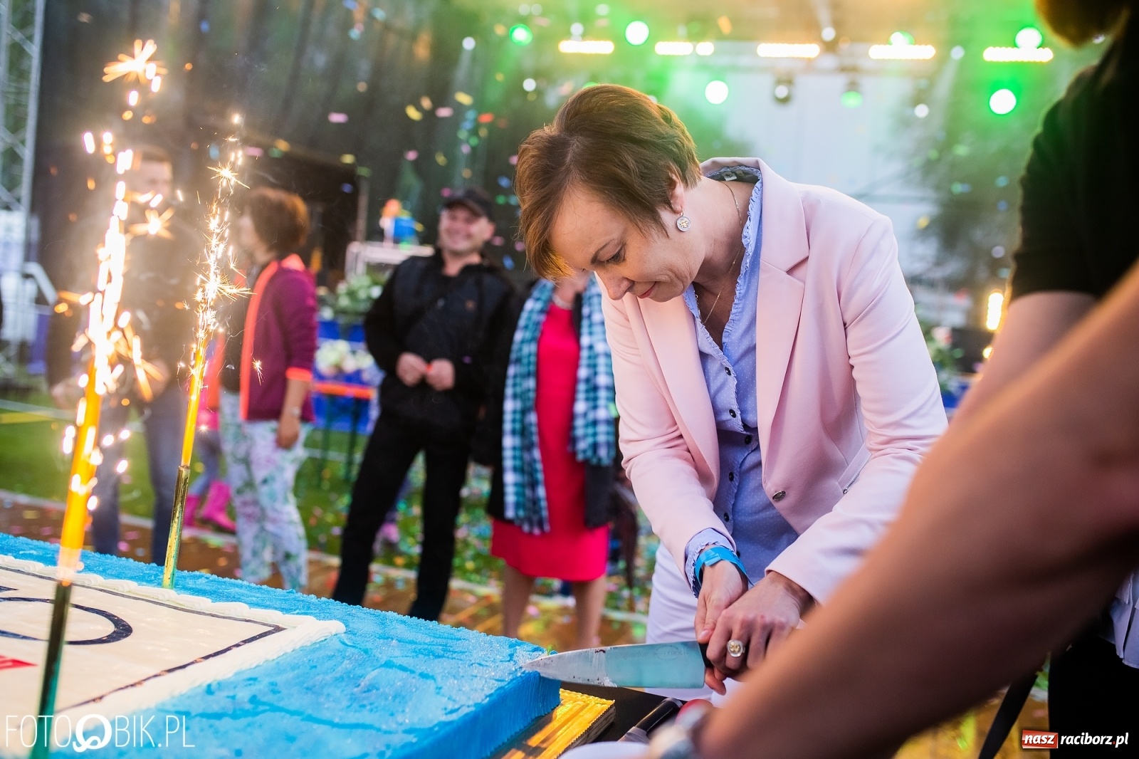 Zdjęcie w galerii na portalu naszraciborz.pl: Kombii gwiazdą festynu rodzinnego Rafako [FOTO i WIDEO] wiadomości z regionu