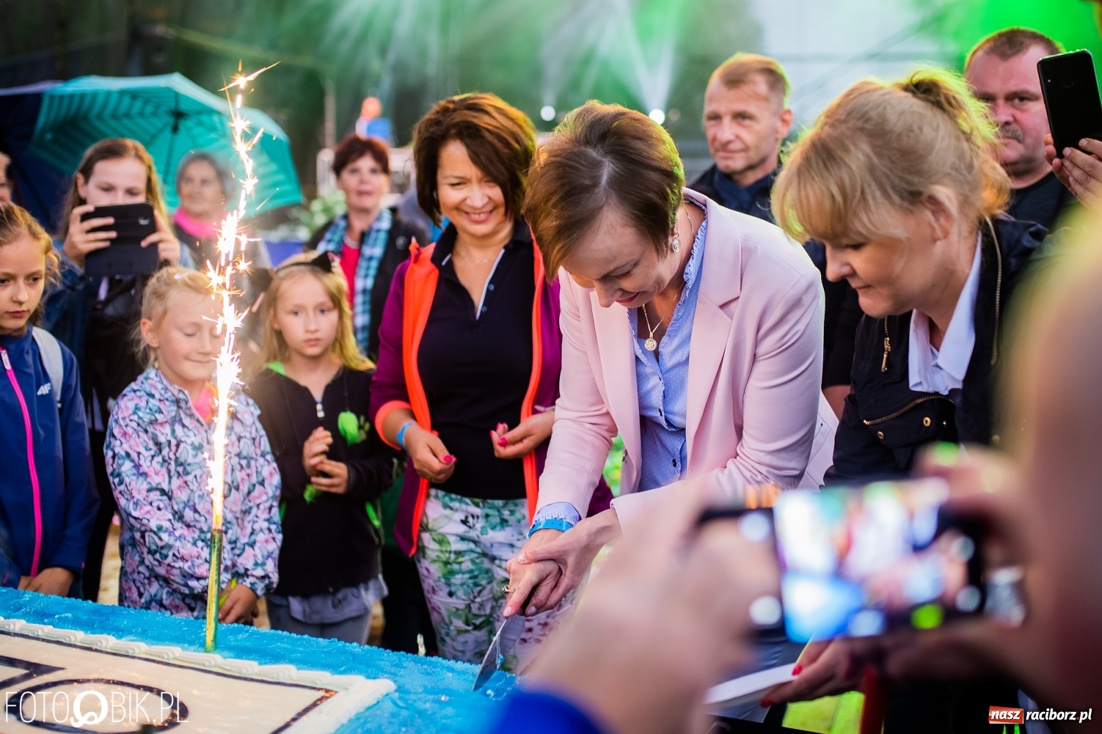 Zdjęcie w galerii na portalu naszraciborz.pl: Kombii gwiazdą festynu rodzinnego Rafako [FOTO i WIDEO] wiadomości z regionu