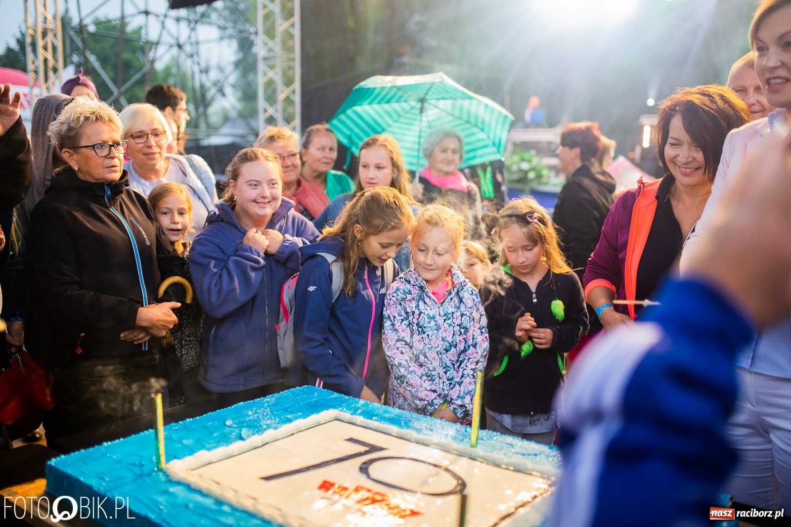 Zdjęcie w galerii na portalu naszraciborz.pl: Kombii gwiazdą festynu rodzinnego Rafako [FOTO i WIDEO] wiadomości z regionu
