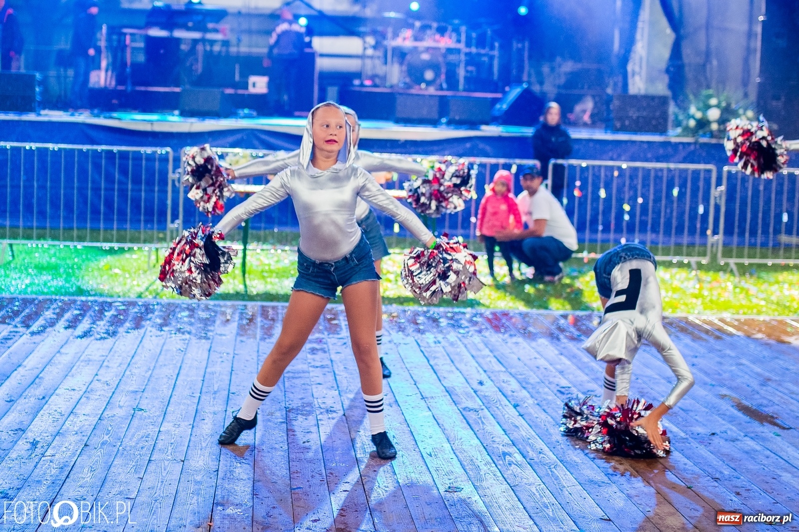 Zdjęcie w galerii na portalu naszraciborz.pl: Kombii gwiazdą festynu rodzinnego Rafako [FOTO i WIDEO] wiadomości z regionu