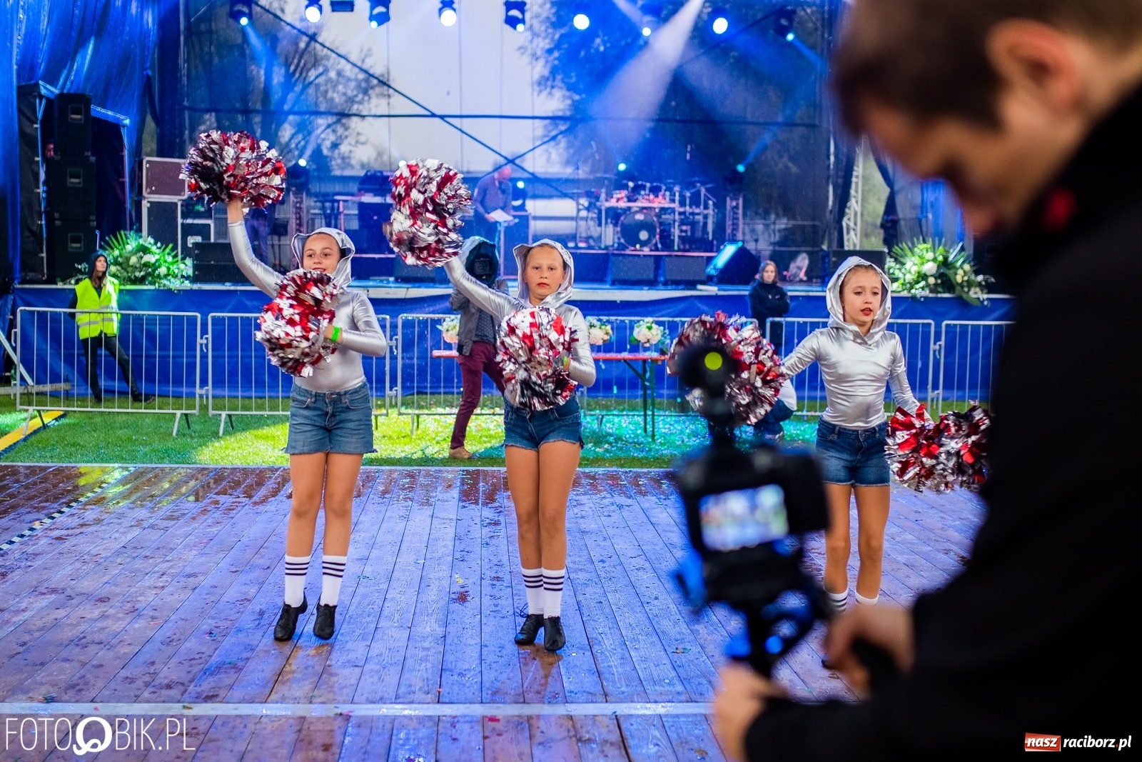 Zdjęcie w galerii na portalu naszraciborz.pl: Kombii gwiazdą festynu rodzinnego Rafako [FOTO i WIDEO] wiadomości z regionu