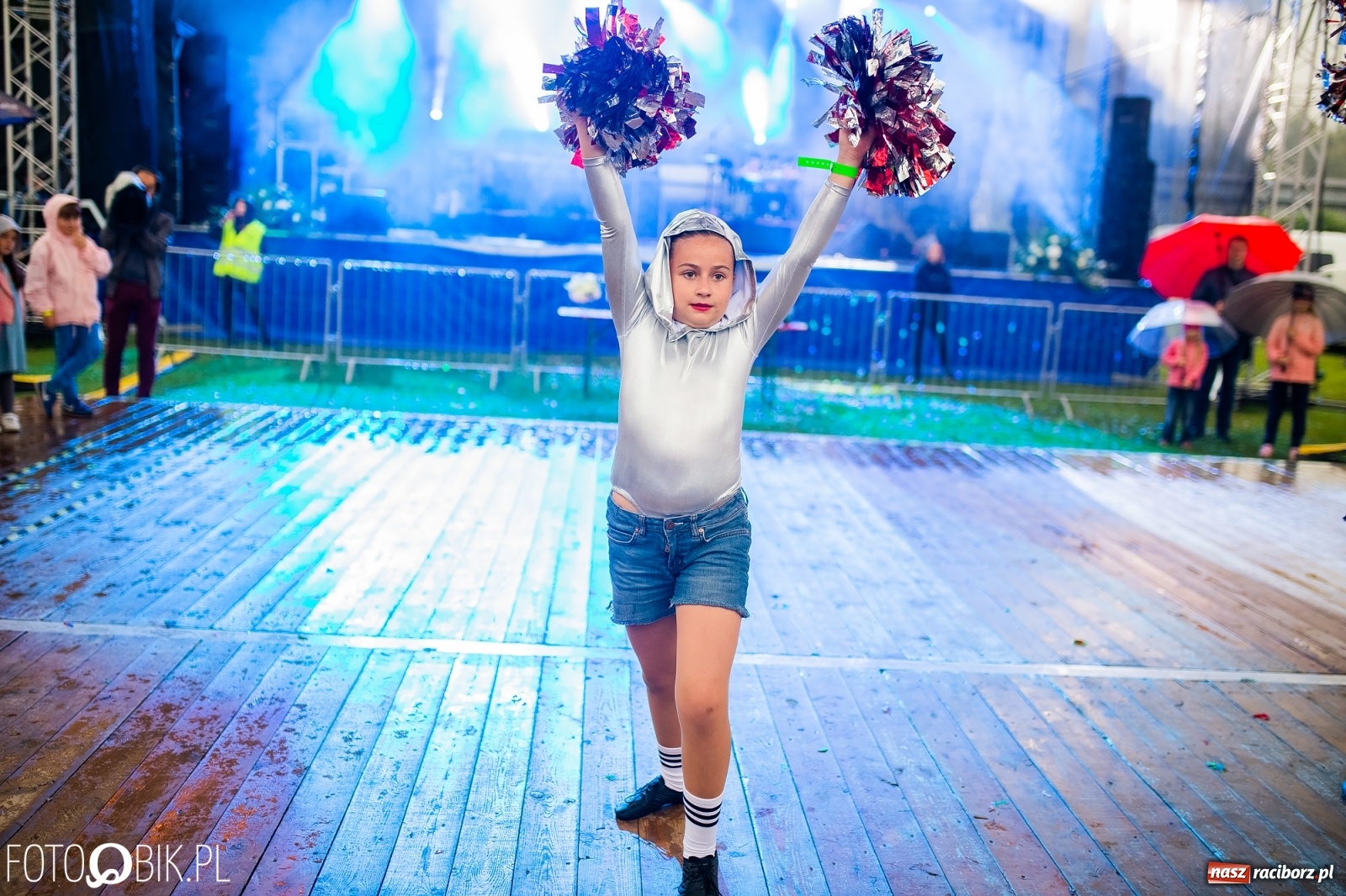 Zdjęcie w galerii na portalu naszraciborz.pl: Kombii gwiazdą festynu rodzinnego Rafako [FOTO i WIDEO] wiadomości z regionu
