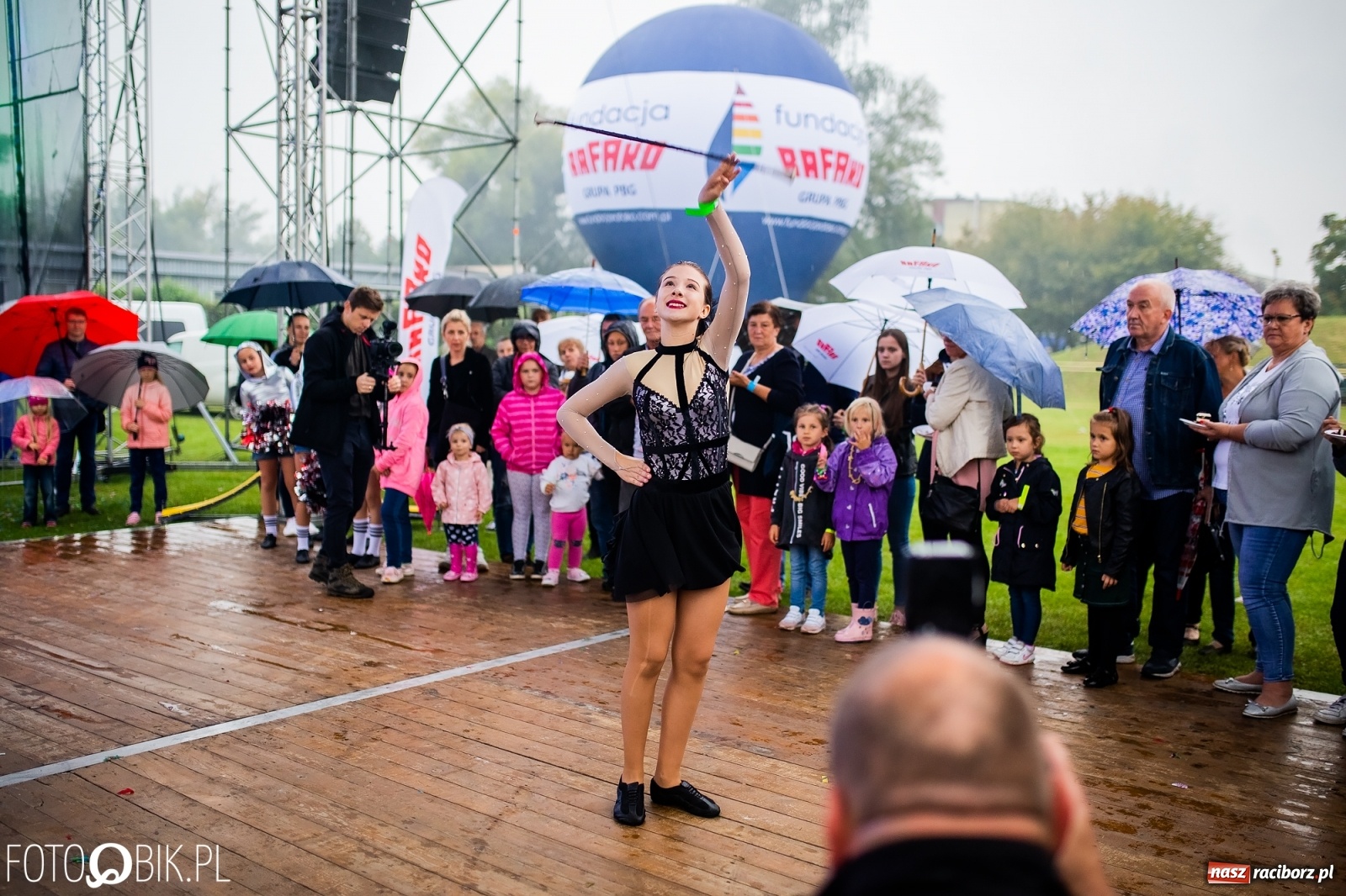 Zdjęcie w galerii na portalu naszraciborz.pl: Kombii gwiazdą festynu rodzinnego Rafako [FOTO i WIDEO] wiadomości z regionu