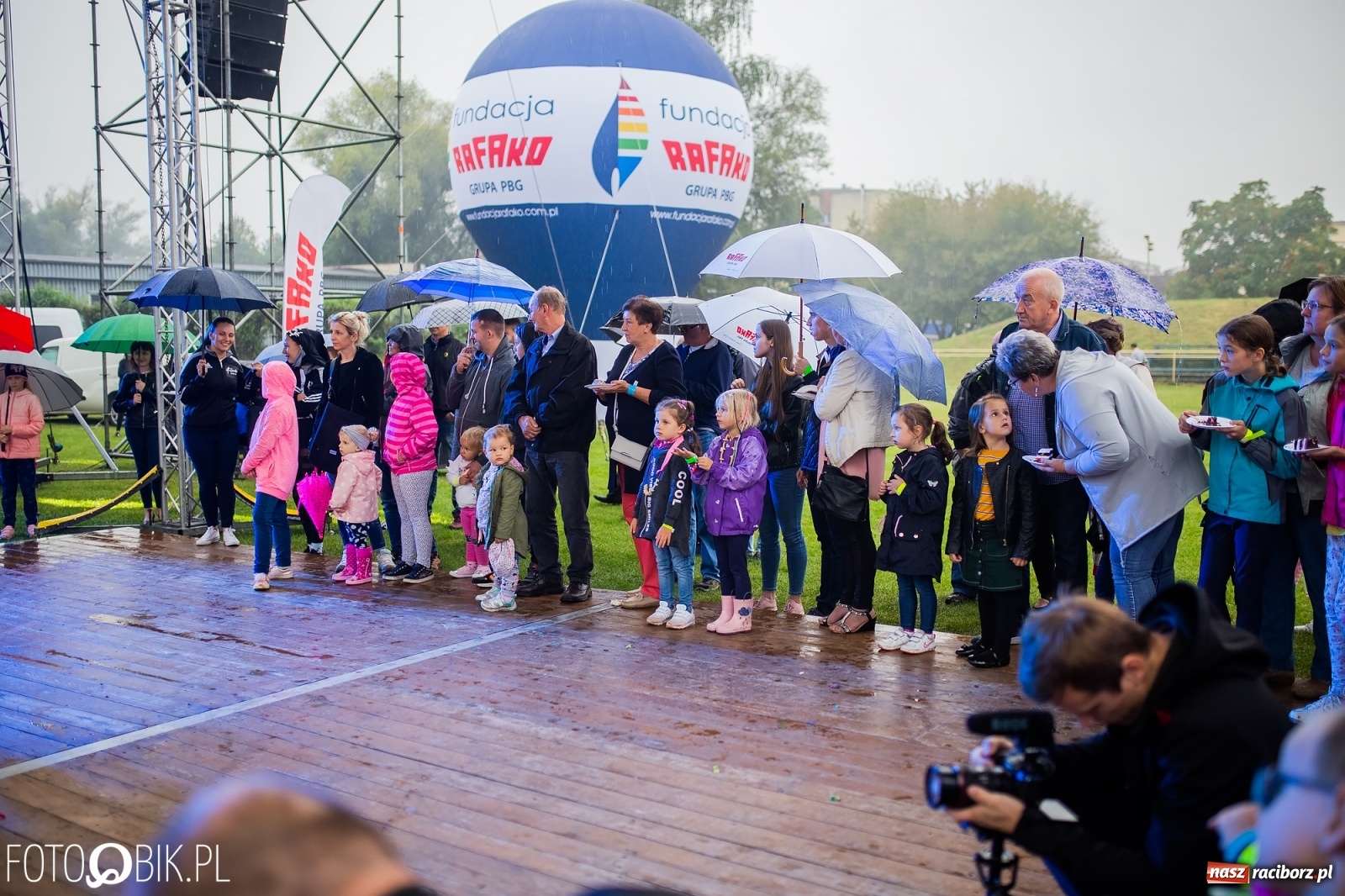 Zdjęcie w galerii na portalu naszraciborz.pl: Kombii gwiazdą festynu rodzinnego Rafako [FOTO i WIDEO] wiadomości z regionu