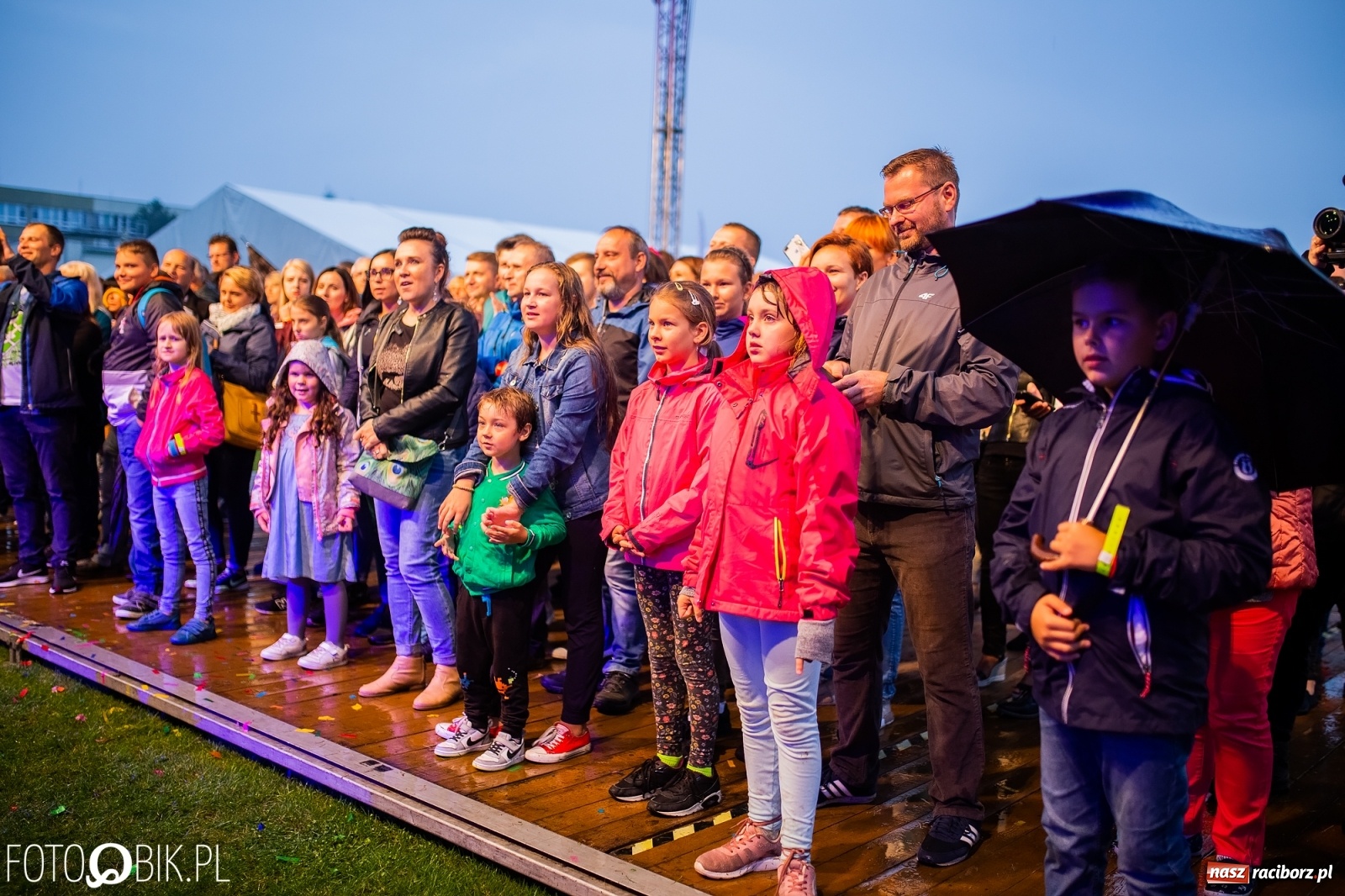 Zdjęcie w galerii na portalu naszraciborz.pl: Kombii gwiazdą festynu rodzinnego Rafako [FOTO i WIDEO] wiadomości z regionu