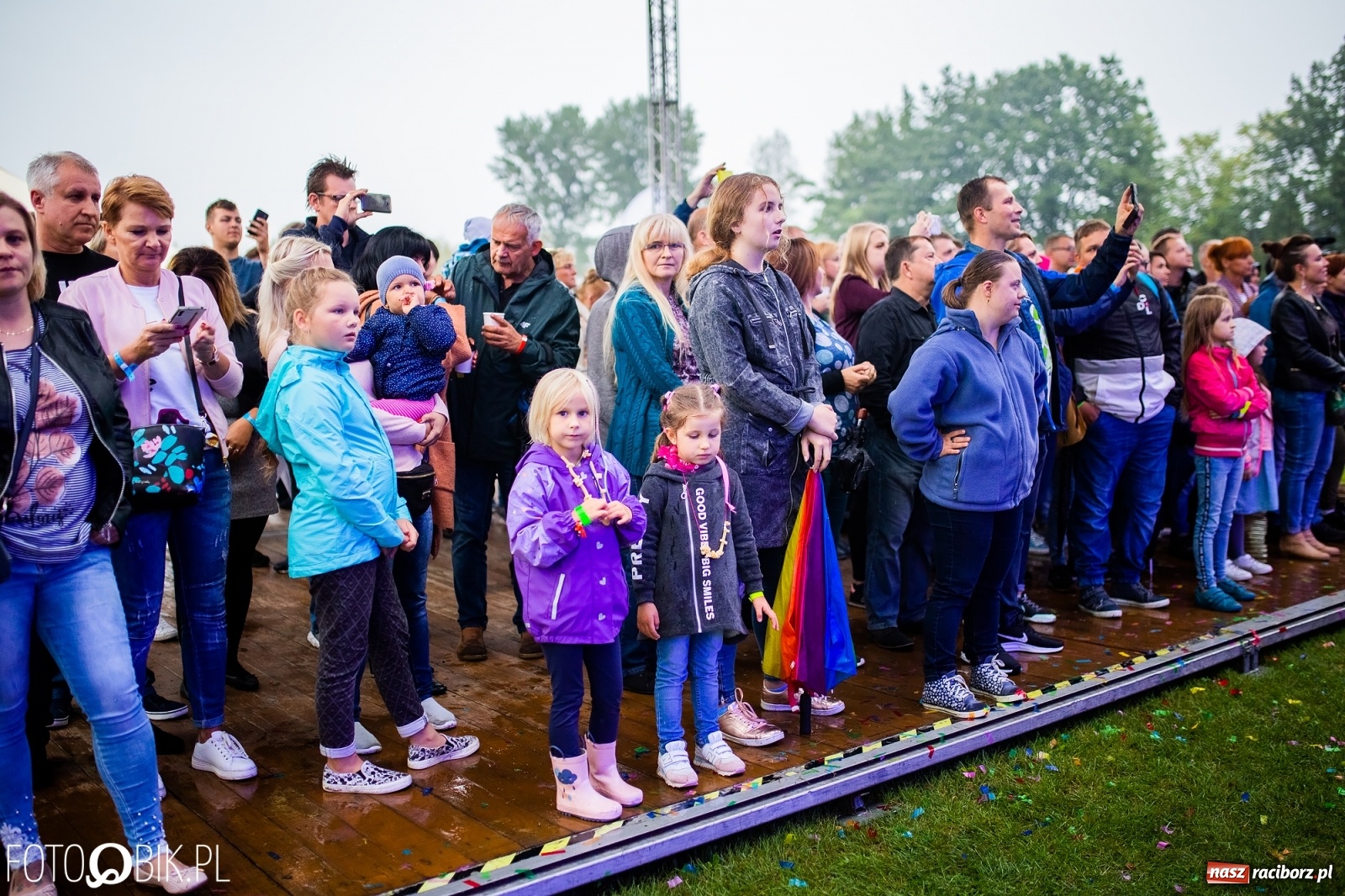 Zdjęcie w galerii na portalu naszraciborz.pl: Kombii gwiazdą festynu rodzinnego Rafako [FOTO i WIDEO] wiadomości z regionu