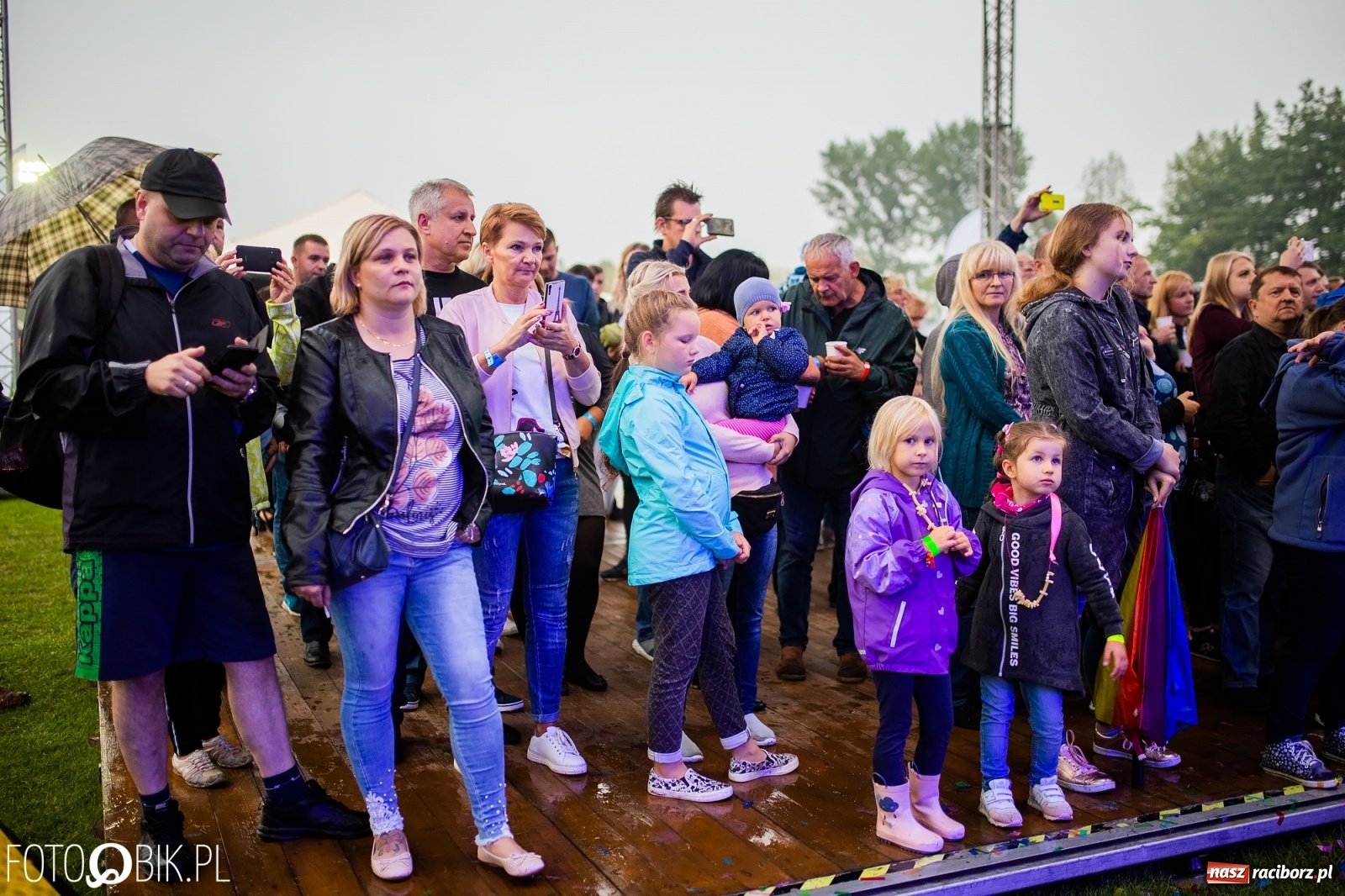 Zdjęcie w galerii na portalu naszraciborz.pl: Kombii gwiazdą festynu rodzinnego Rafako [FOTO i WIDEO] wiadomości z regionu