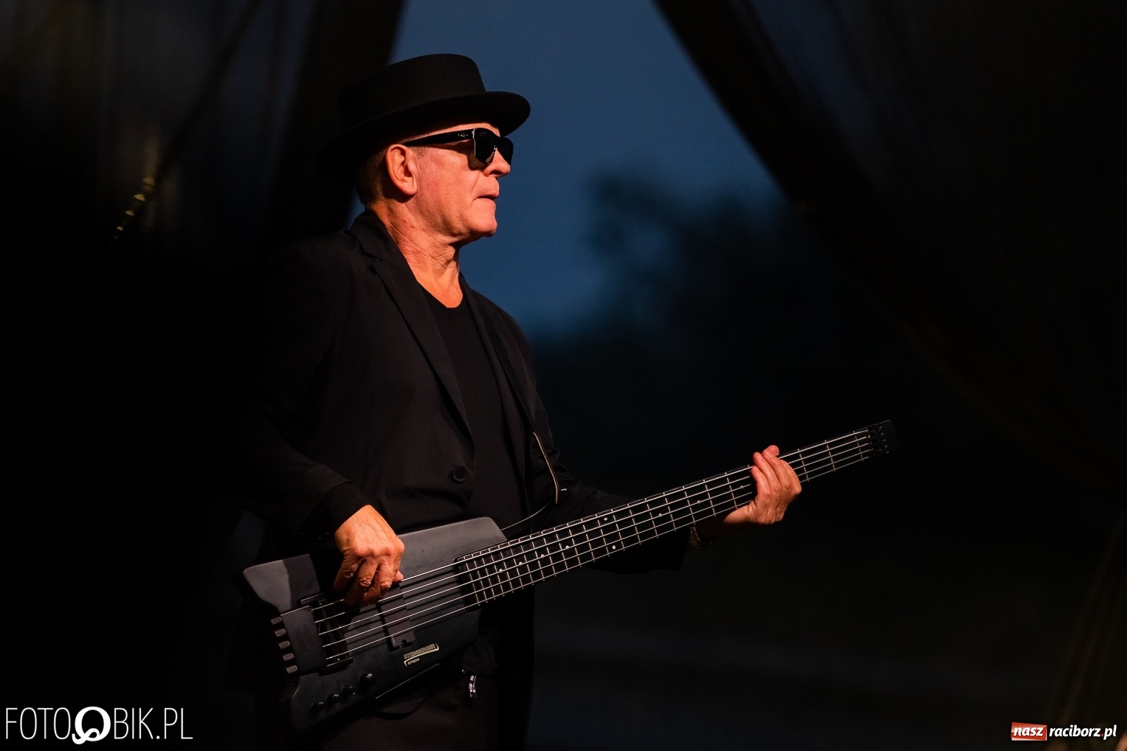 Zdjęcie w galerii na portalu naszraciborz.pl: Kombii gwiazdą festynu rodzinnego Rafako [FOTO i WIDEO] wiadomości z regionu