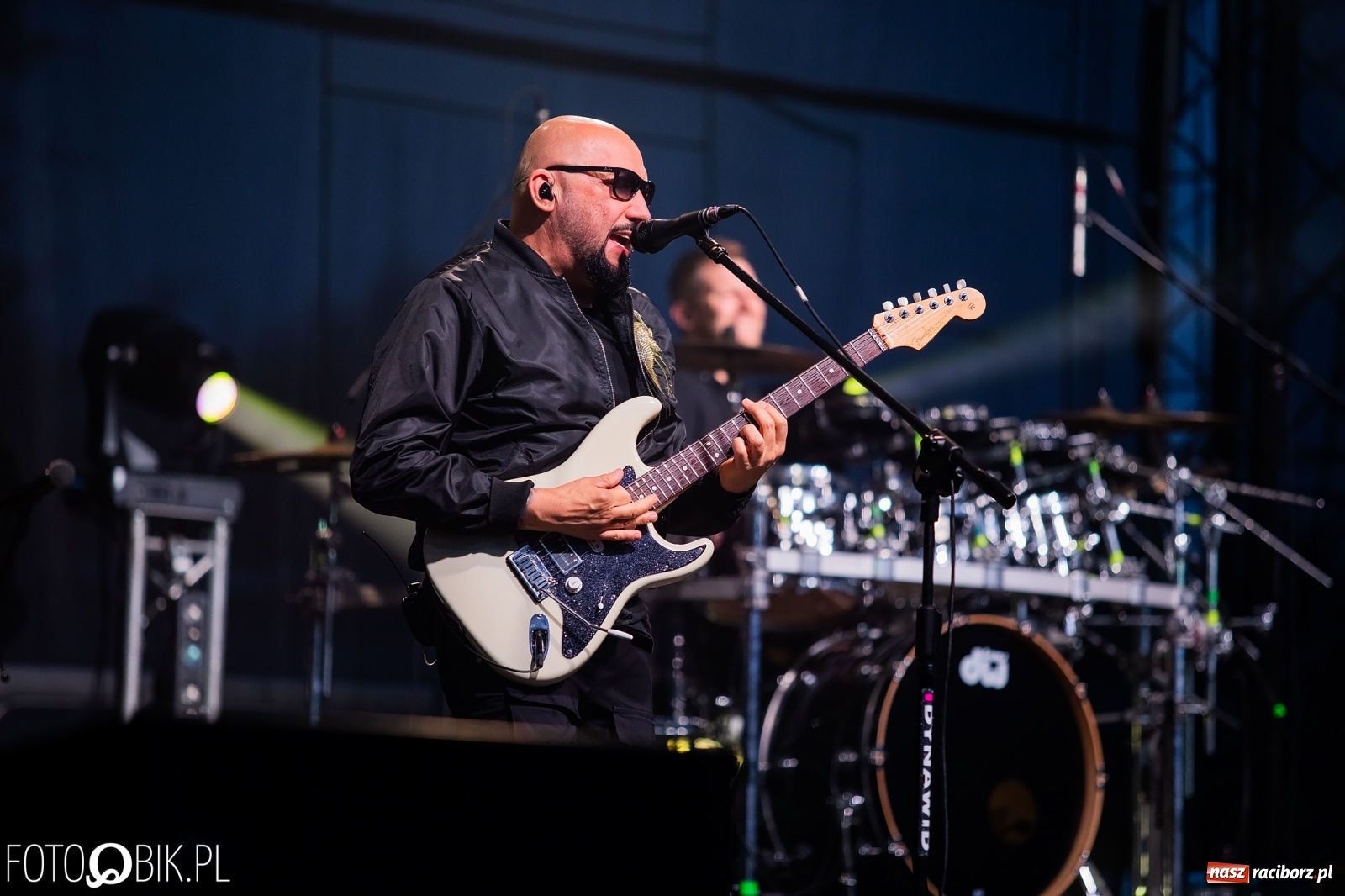 Zdjęcie w galerii na portalu naszraciborz.pl: Kombii gwiazdą festynu rodzinnego Rafako [FOTO i WIDEO] wiadomości z regionu