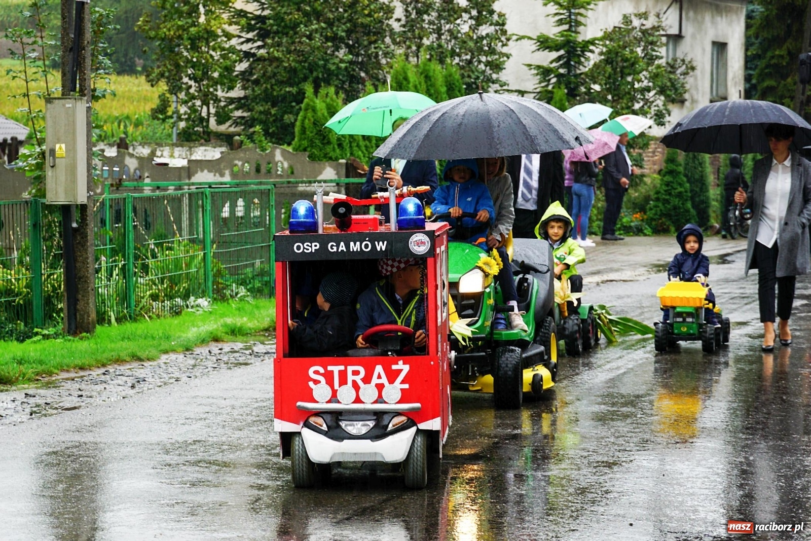 Zdjęcie w galerii na portalu naszraciborz.pl: Deszczowe dożynki w Gamowie [FOTO i WIDEO]  wiadomości z regionu