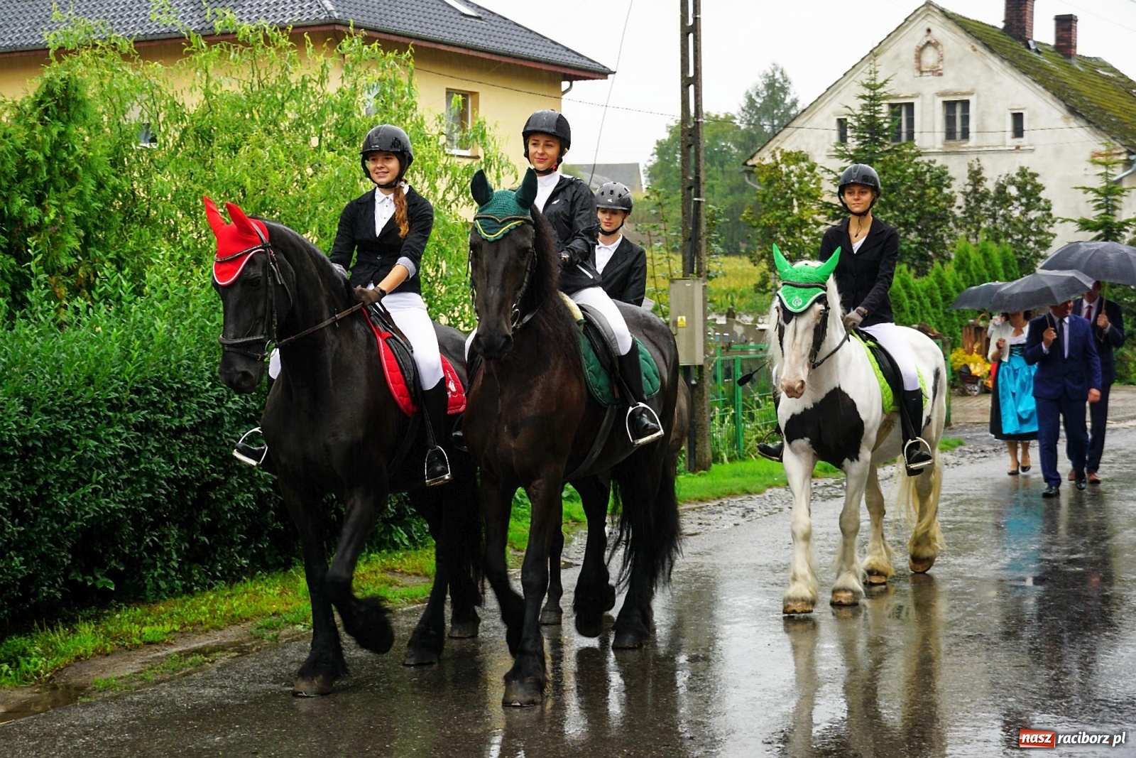 Zdjęcie w galerii na portalu naszraciborz.pl: Deszczowe dożynki w Gamowie [FOTO i WIDEO]  wiadomości z regionu