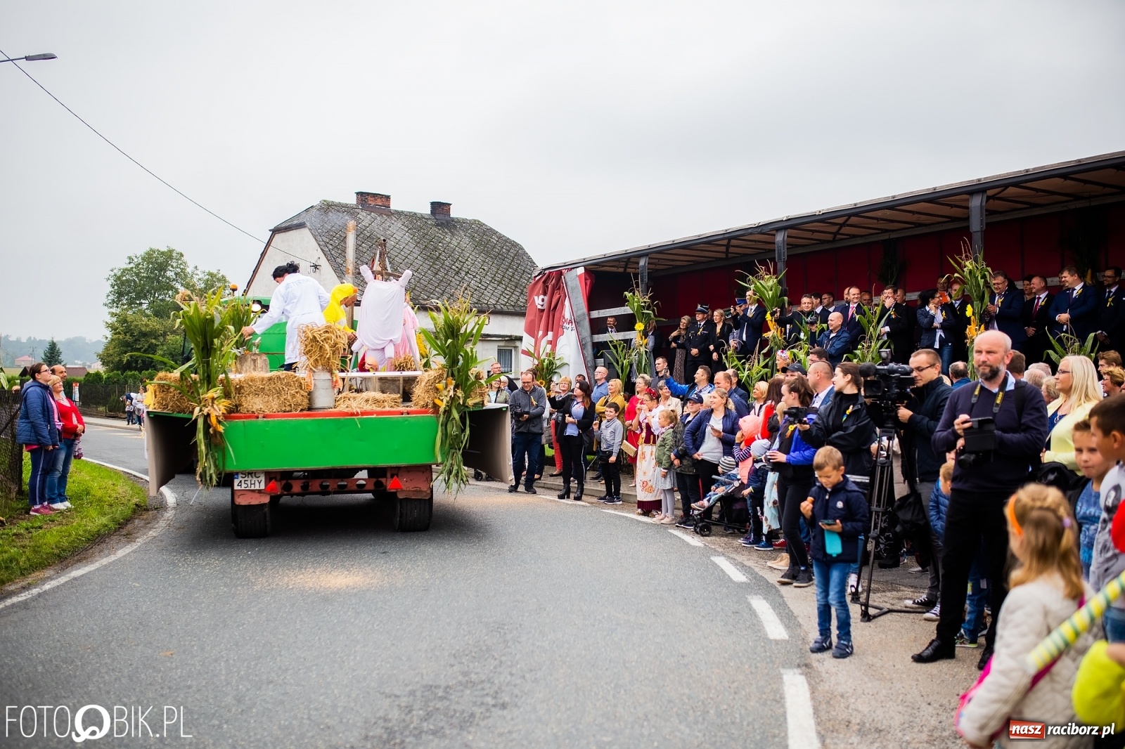 Zdjęcie w galerii na portalu naszraciborz.pl: Dożynki 2019. Gmina Krzyżanowice bawiła się w Rudyszwałdzie [FOTO i WIDEO] wiadomości z regionu