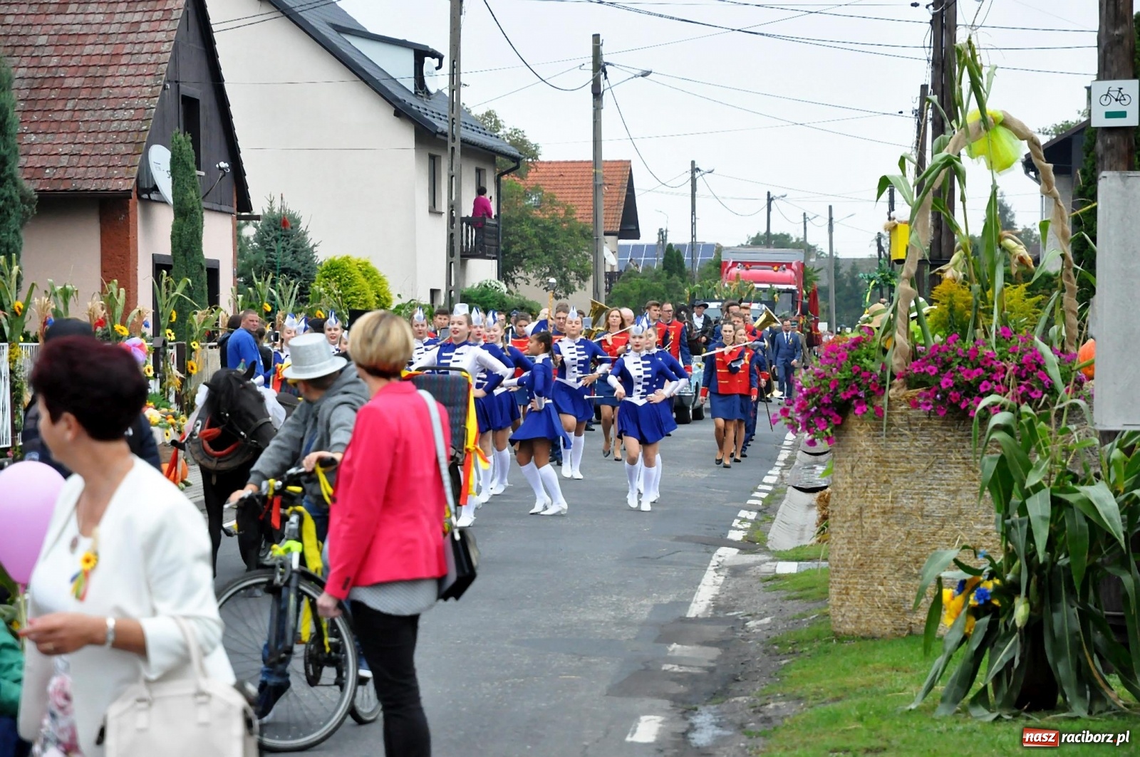 Zdjęcie w galerii na portalu naszraciborz.pl: Dożynki 2019. Gmina Krzyżanowice bawiła się w Rudyszwałdzie [FOTO i WIDEO] wiadomości z regionu
