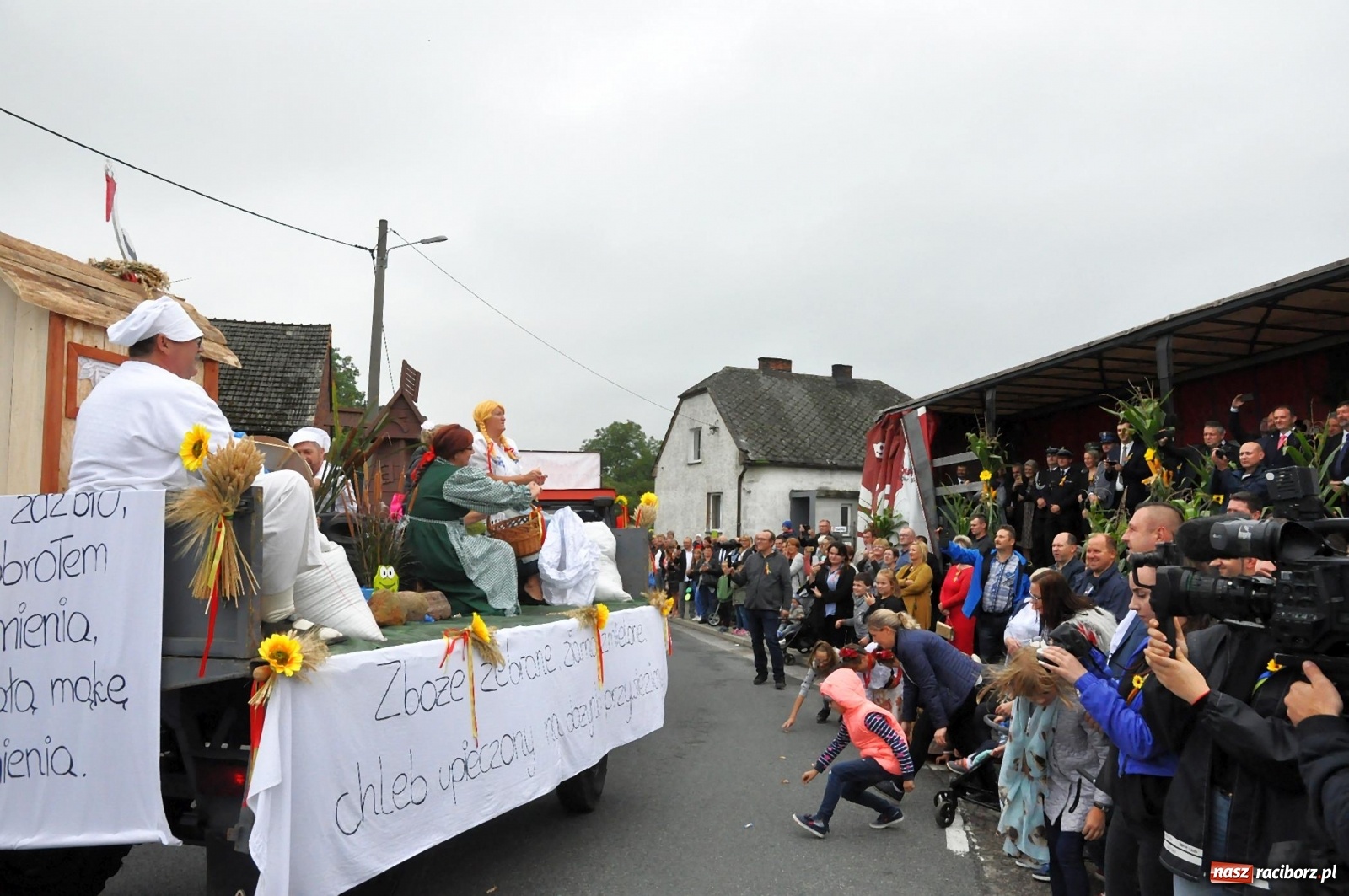 Zdjęcie w galerii na portalu naszraciborz.pl: Dożynki 2019. Gmina Krzyżanowice bawiła się w Rudyszwałdzie [FOTO i WIDEO] wiadomości z regionu