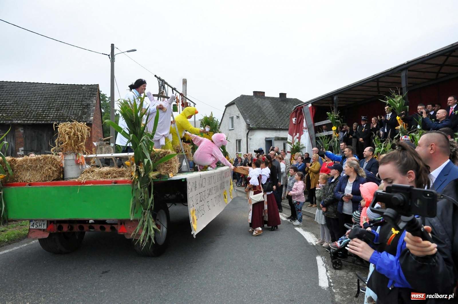 Zdjęcie w galerii na portalu naszraciborz.pl: Dożynki 2019. Gmina Krzyżanowice bawiła się w Rudyszwałdzie [FOTO i WIDEO] wiadomości z regionu