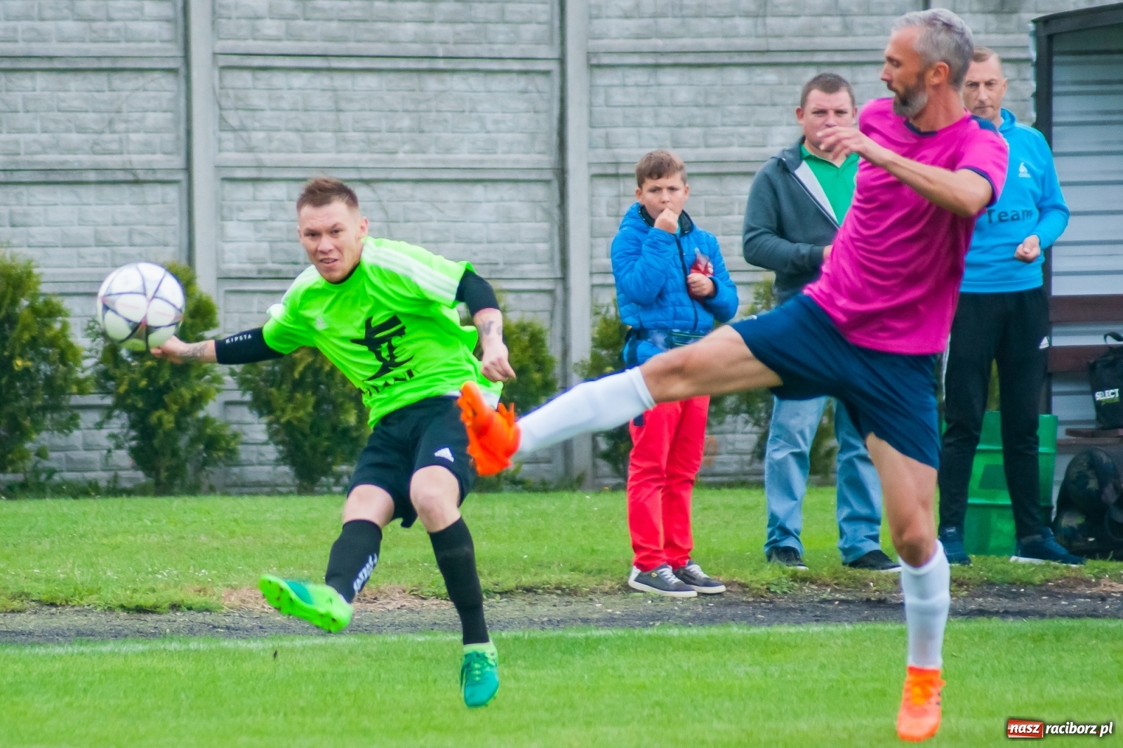 Zdjęcie w galerii na portalu naszraciborz.pl: Derby gminy. Łatwe zwycięstwo Krzyżanowic [FOTO] wiadomości z regionu