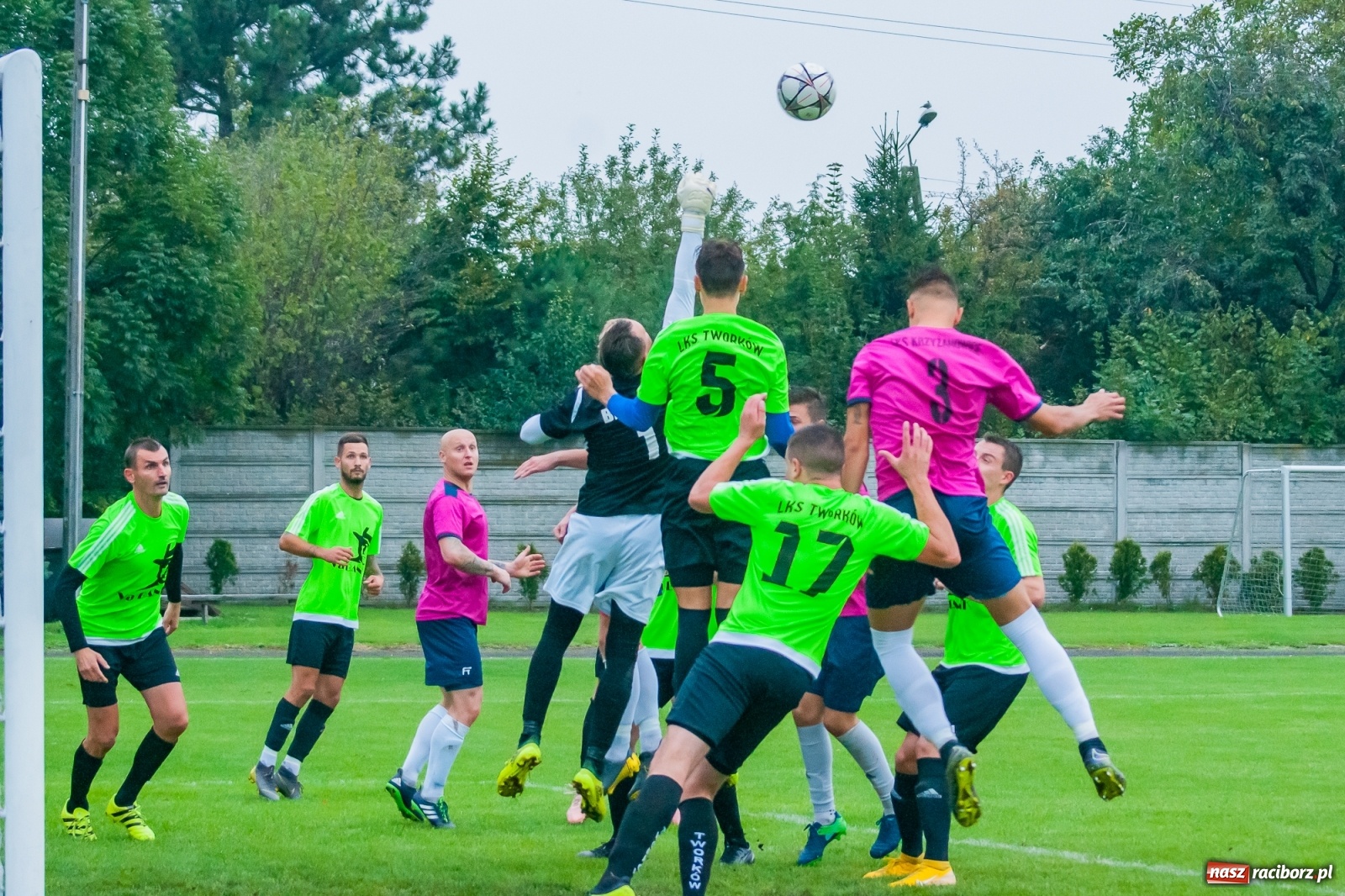 Zdjęcie w galerii na portalu naszraciborz.pl: Derby gminy. Łatwe zwycięstwo Krzyżanowic [FOTO] wiadomości z regionu