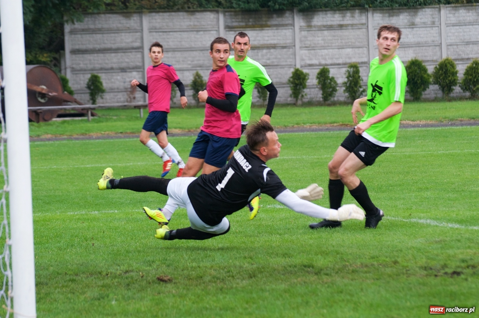 Zdjęcie w galerii na portalu naszraciborz.pl: Derby gminy. Łatwe zwycięstwo Krzyżanowic [FOTO] wiadomości z regionu