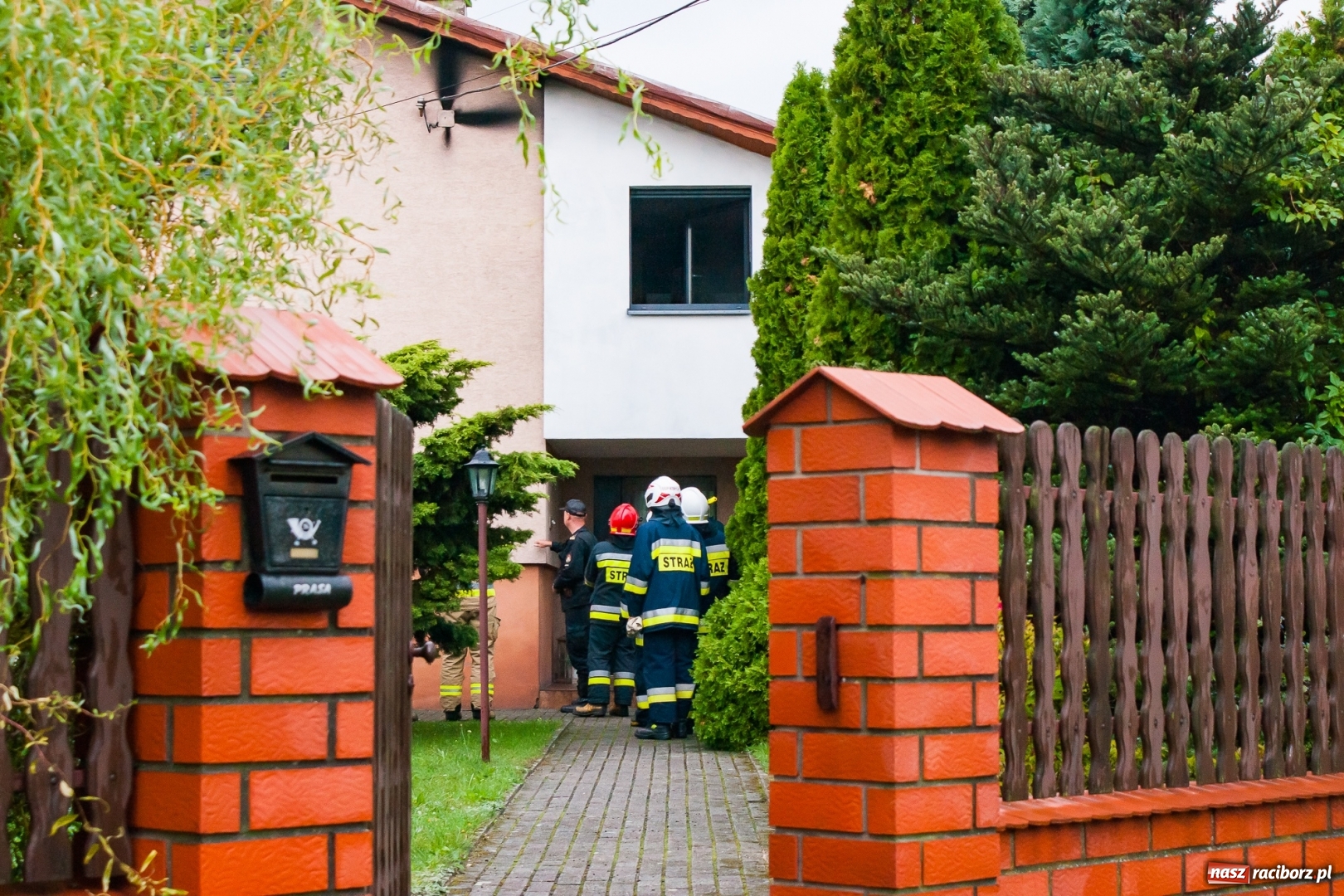 Zdjęcie w galerii na portalu naszraciborz.pl: Piorun uderzył w posesję w Kobyli [FOTO] wiadomości z regionu