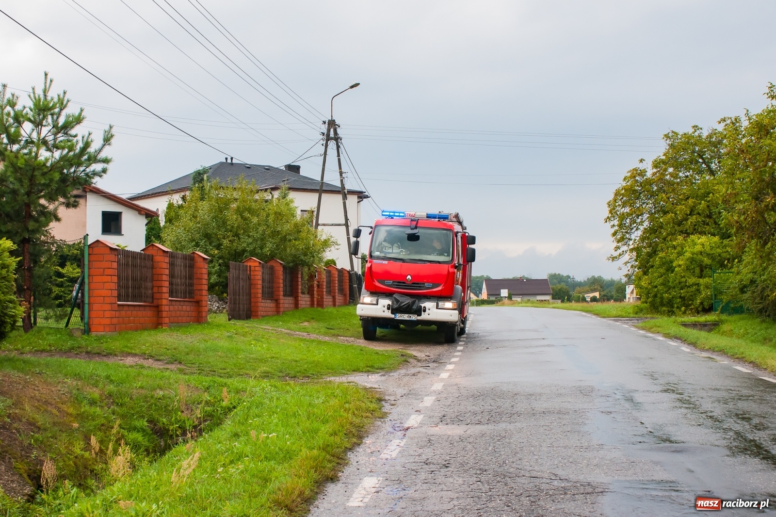 Zdjęcie w galerii na portalu naszraciborz.pl: Piorun uderzył w posesję w Kobyli [FOTO] wiadomości z regionu