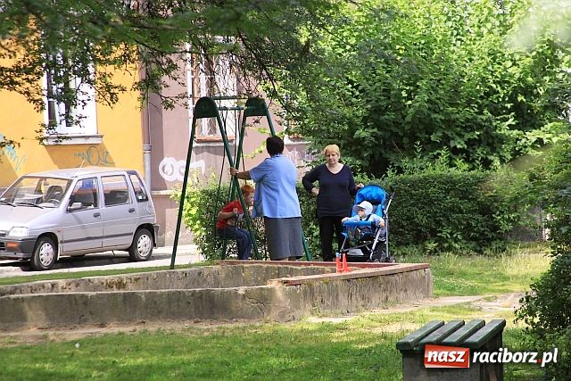 Zdjęcie w galerii na portalu naszraciborz.pl: Dach wyparł plac zabaw wiadomości z regionu