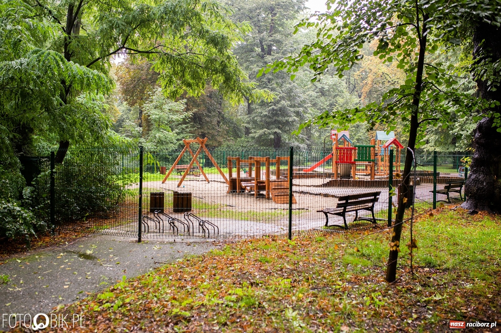 Zdjęcie w galerii na portalu naszraciborz.pl: Fontanny, poidełka, strumyk i kolorowe światła. Taki może być park m. Roth przyszłości  wiadomości z regionu