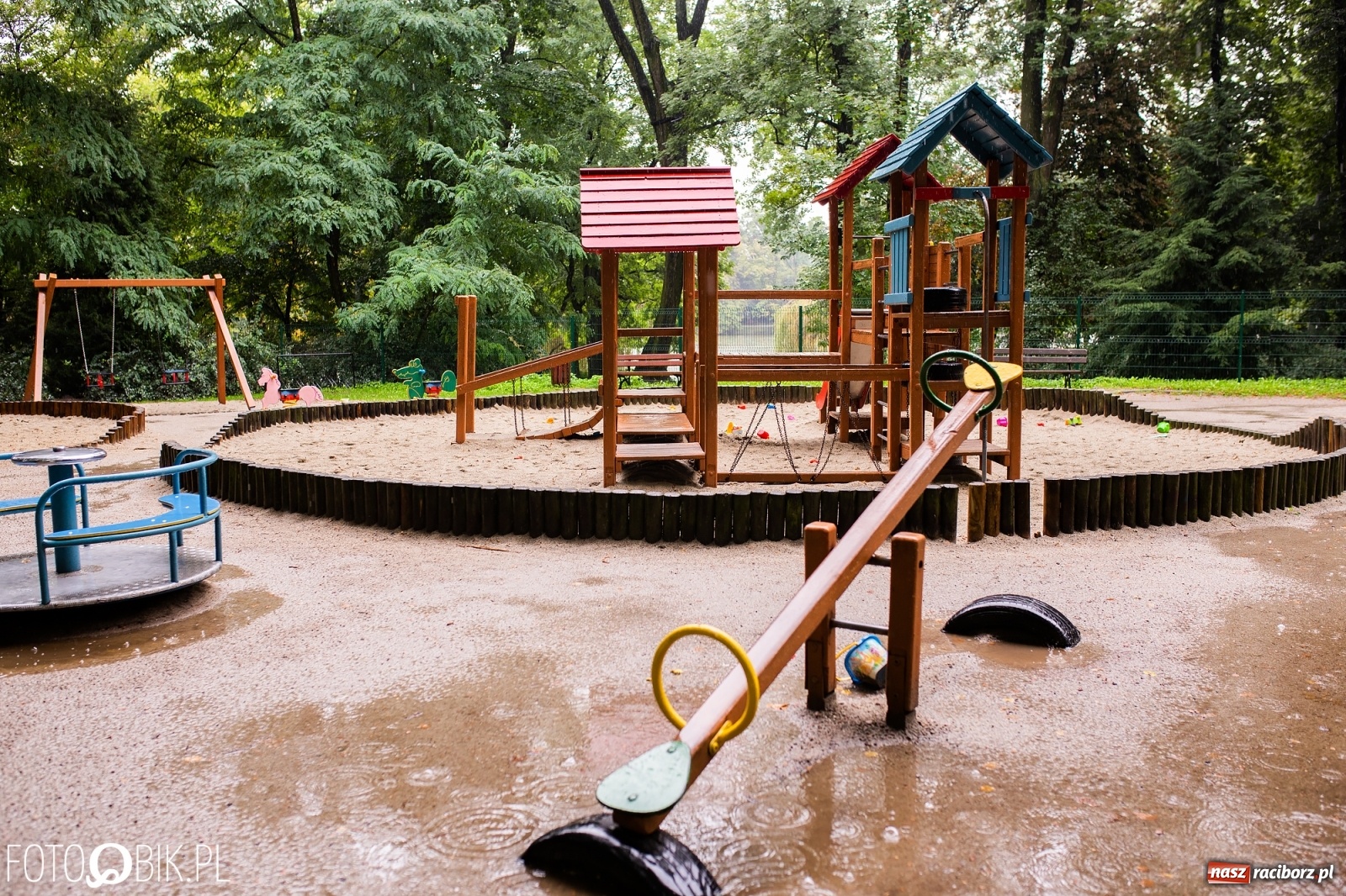 Zdjęcie w galerii na portalu naszraciborz.pl: Fontanny, poidełka, strumyk i kolorowe światła. Taki może być park m. Roth przyszłości  wiadomości z regionu