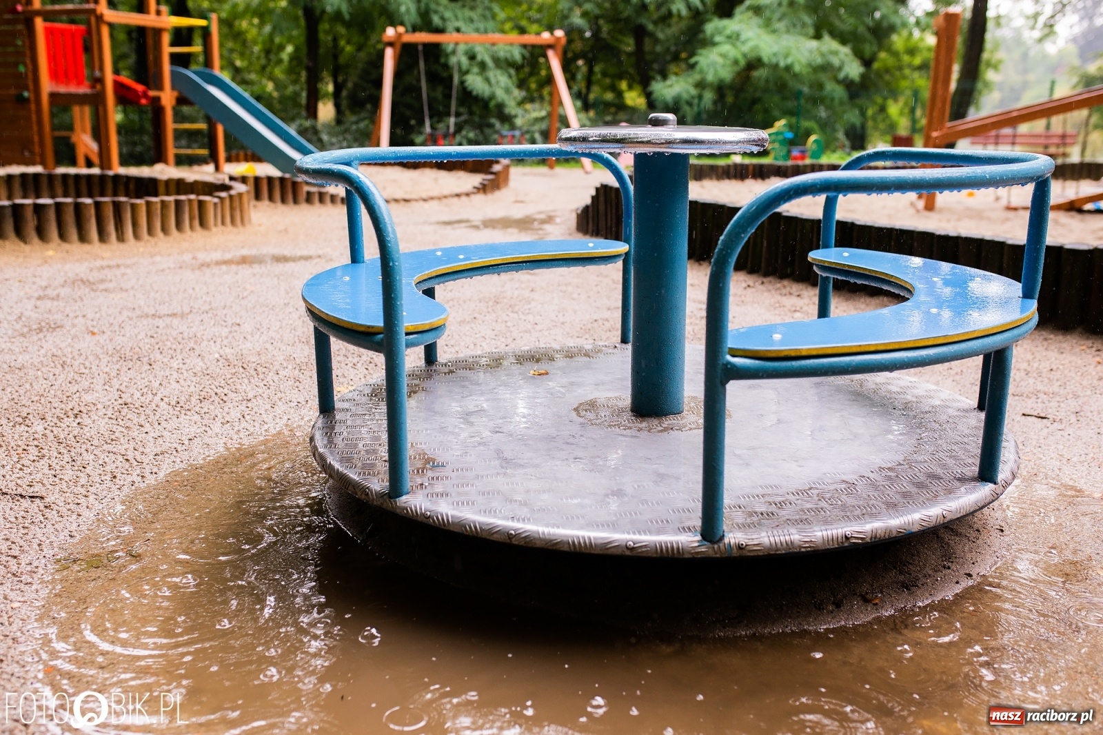 Zdjęcie w galerii na portalu naszraciborz.pl: Fontanny, poidełka, strumyk i kolorowe światła. Taki może być park m. Roth przyszłości  wiadomości z regionu
