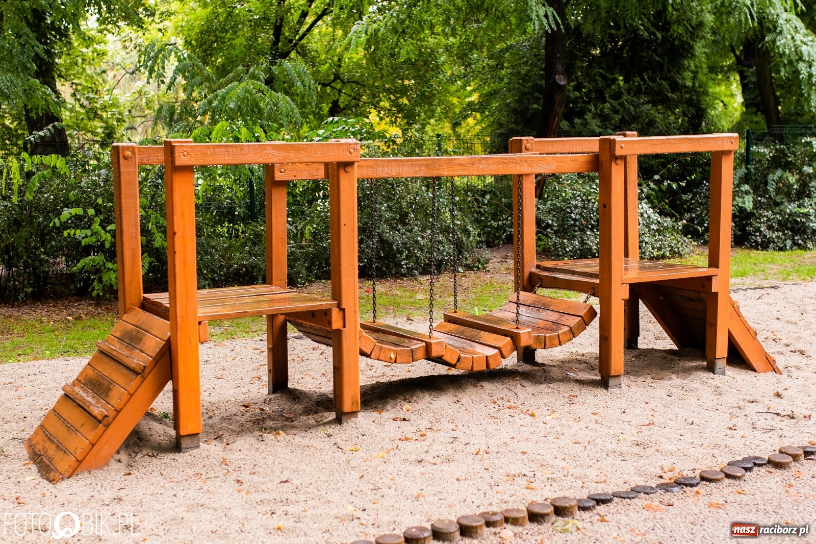 Zdjęcie w galerii na portalu naszraciborz.pl: Fontanny, poidełka, strumyk i kolorowe światła. Taki może być park m. Roth przyszłości  wiadomości z regionu