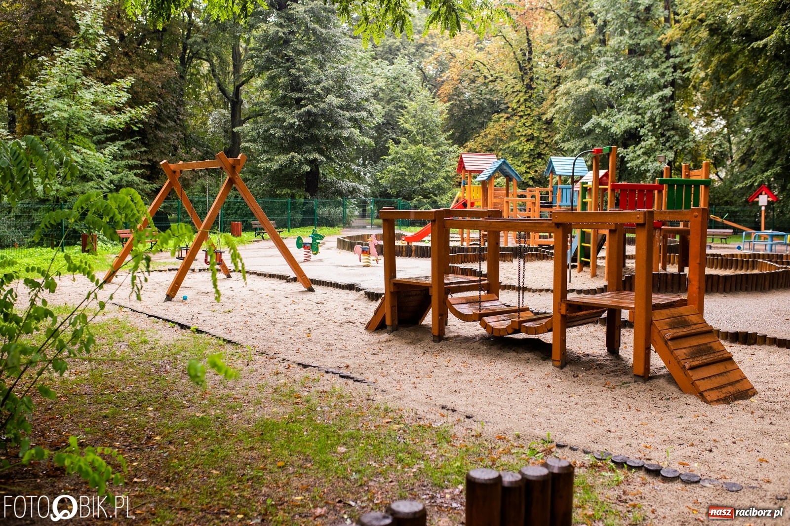 Zdjęcie w galerii na portalu naszraciborz.pl: Fontanny, poidełka, strumyk i kolorowe światła. Taki może być park m. Roth przyszłości  wiadomości z regionu