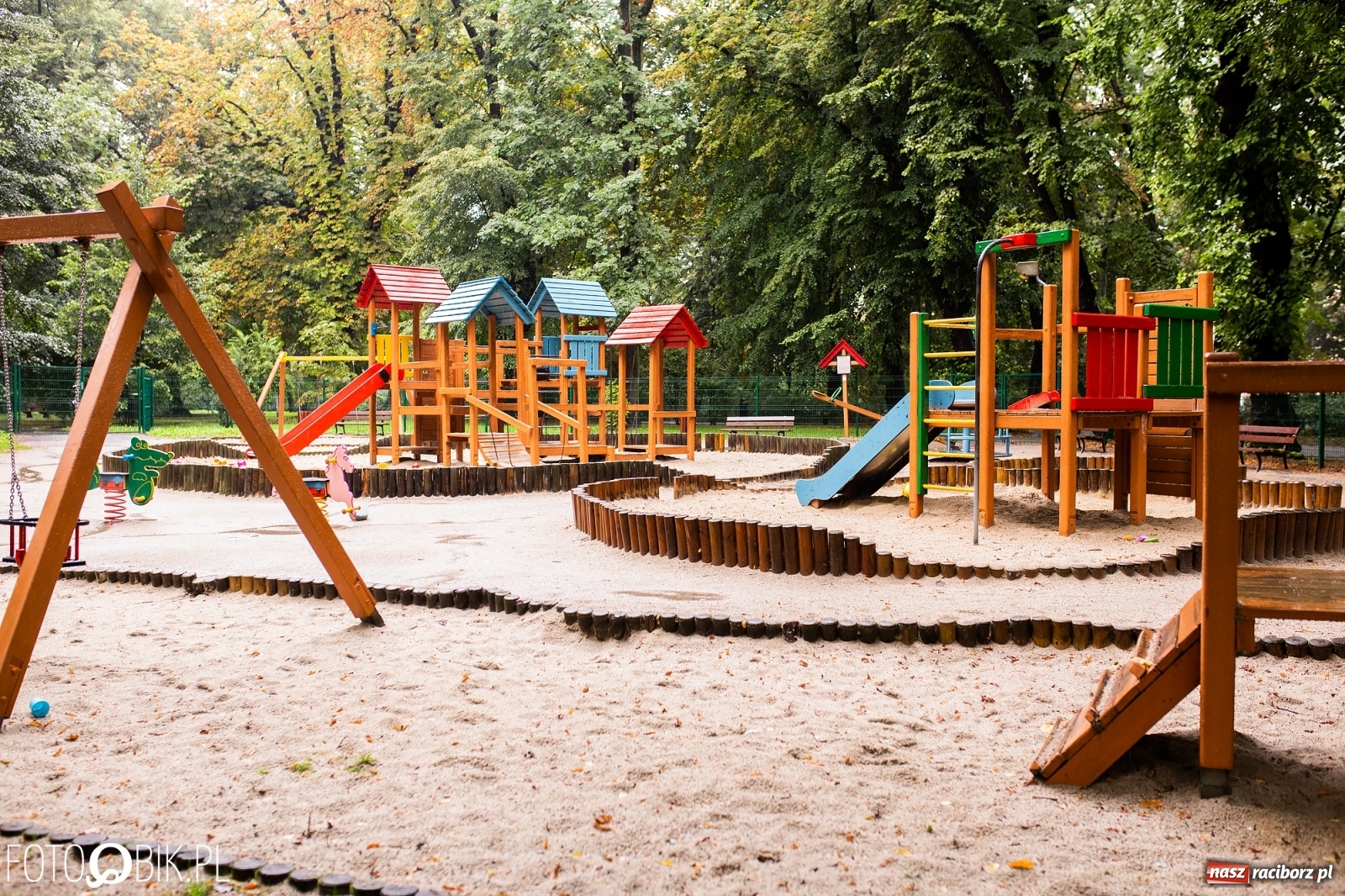 Zdjęcie w galerii na portalu naszraciborz.pl: Fontanny, poidełka, strumyk i kolorowe światła. Taki może być park m. Roth przyszłości  wiadomości z regionu