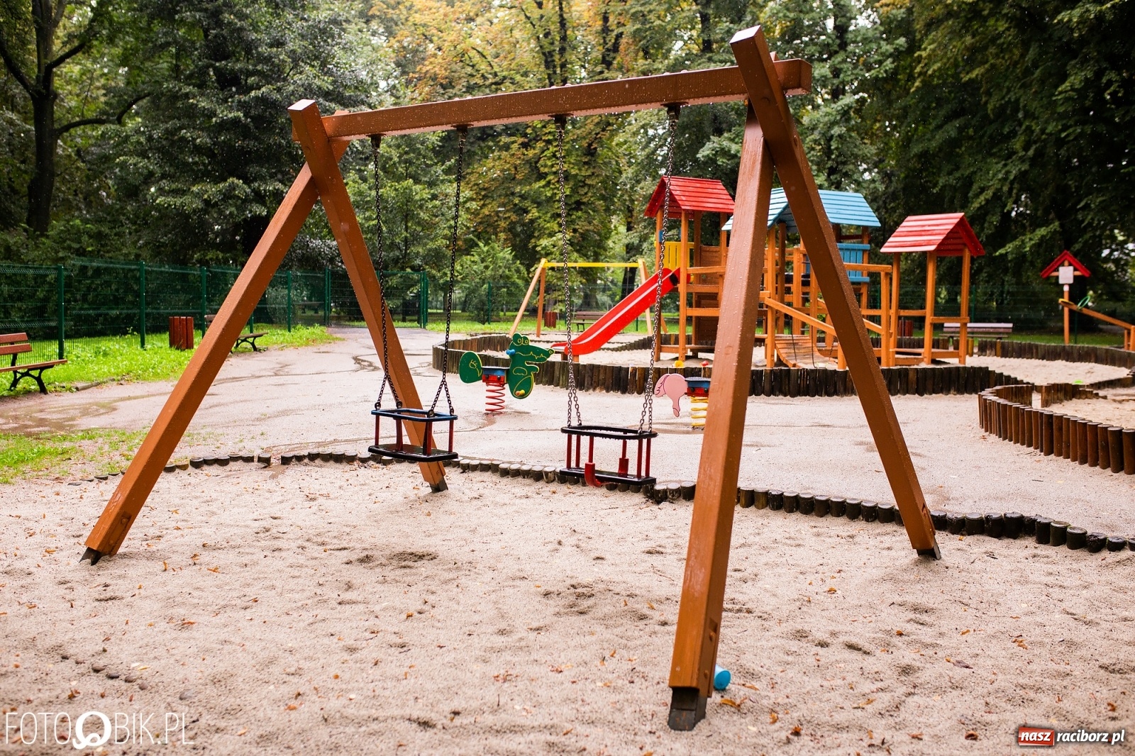 Zdjęcie w galerii na portalu naszraciborz.pl: Fontanny, poidełka, strumyk i kolorowe światła. Taki może być park m. Roth przyszłości  wiadomości z regionu