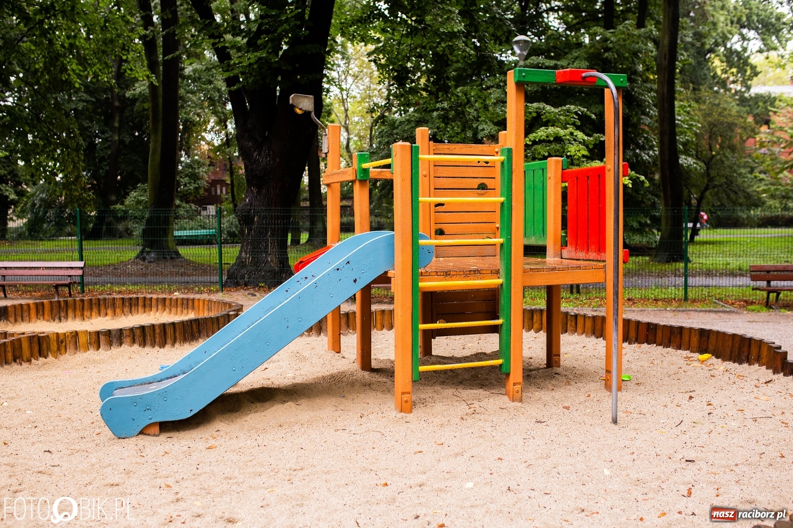 Zdjęcie w galerii na portalu naszraciborz.pl: Fontanny, poidełka, strumyk i kolorowe światła. Taki może być park m. Roth przyszłości  wiadomości z regionu