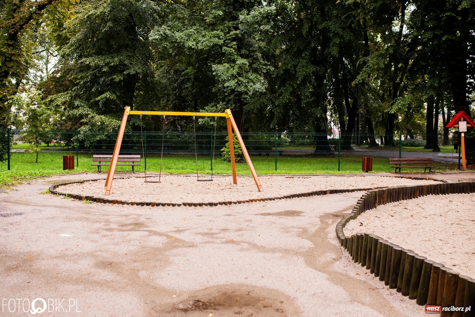 Zdjęcie w galerii na portalu naszraciborz.pl: Fontanny, poidełka, strumyk i kolorowe światła. Taki może być park m. Roth przyszłości  wiadomości z regionu