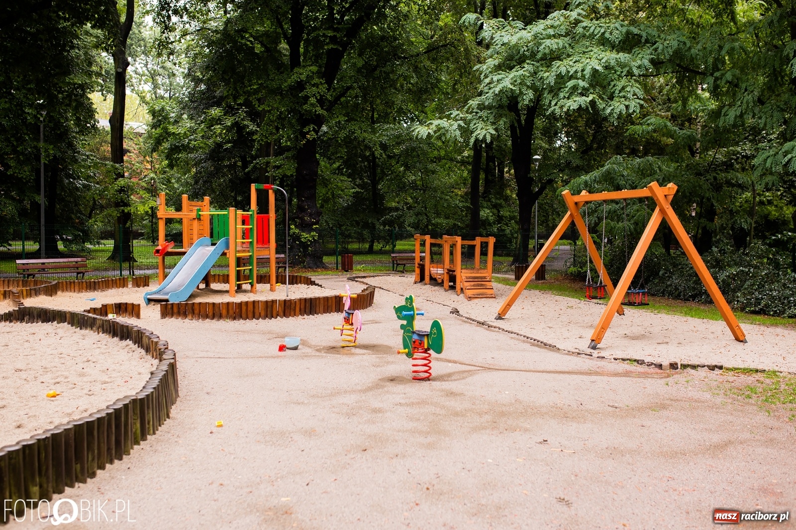 Zdjęcie w galerii na portalu naszraciborz.pl: Fontanny, poidełka, strumyk i kolorowe światła. Taki może być park m. Roth przyszłości  wiadomości z regionu