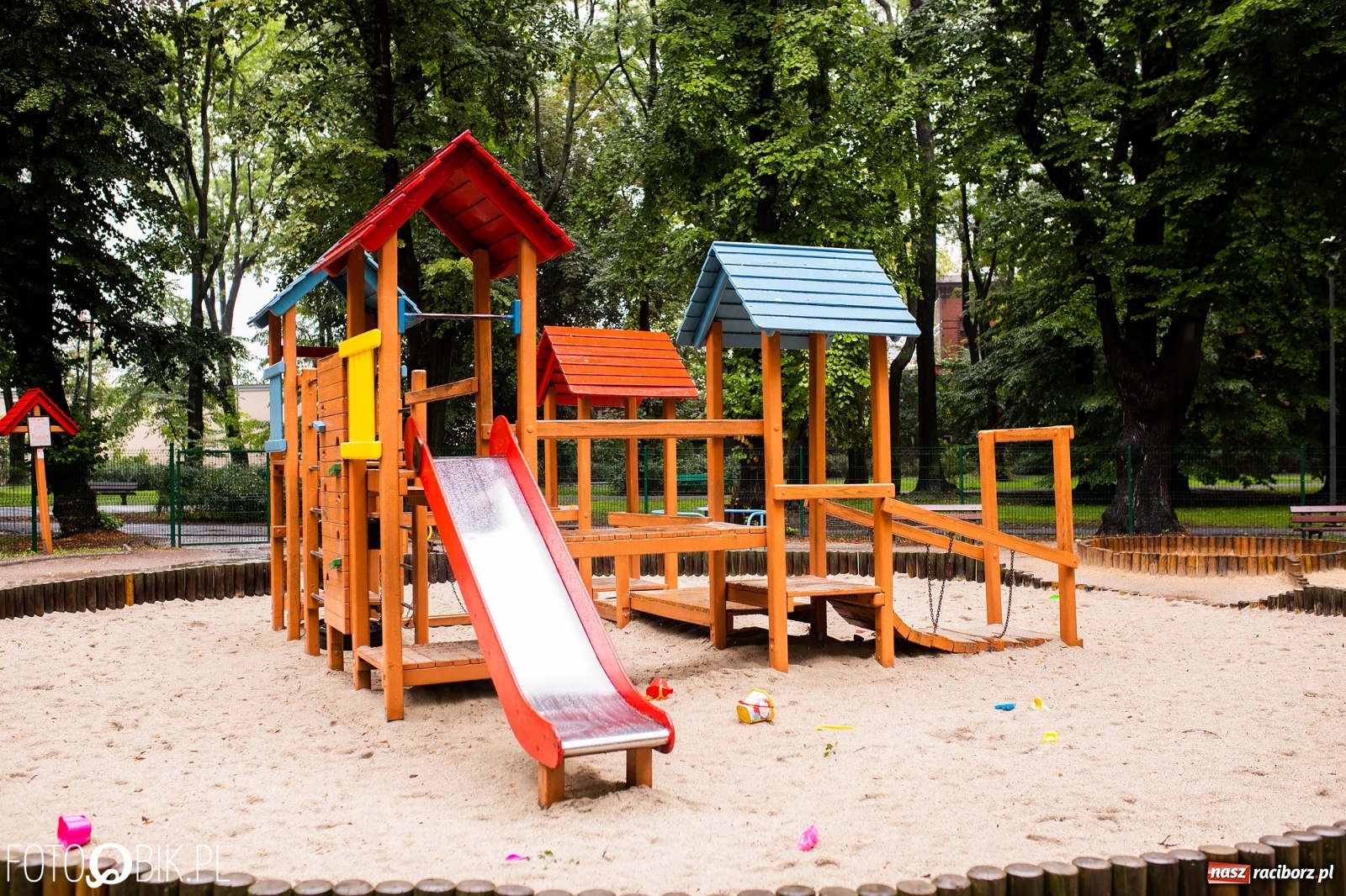 Zdjęcie w galerii na portalu naszraciborz.pl: Fontanny, poidełka, strumyk i kolorowe światła. Taki może być park m. Roth przyszłości  wiadomości z regionu