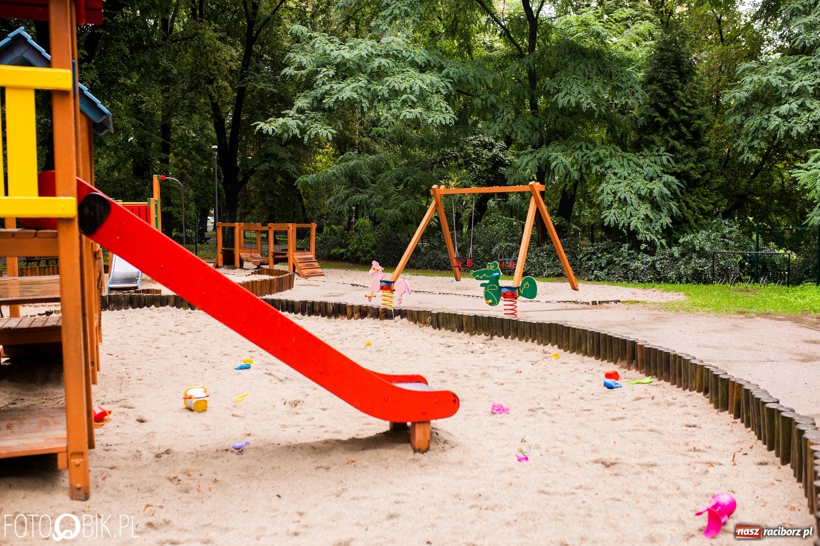 Zdjęcie w galerii na portalu naszraciborz.pl: Fontanny, poidełka, strumyk i kolorowe światła. Taki może być park m. Roth przyszłości  wiadomości z regionu