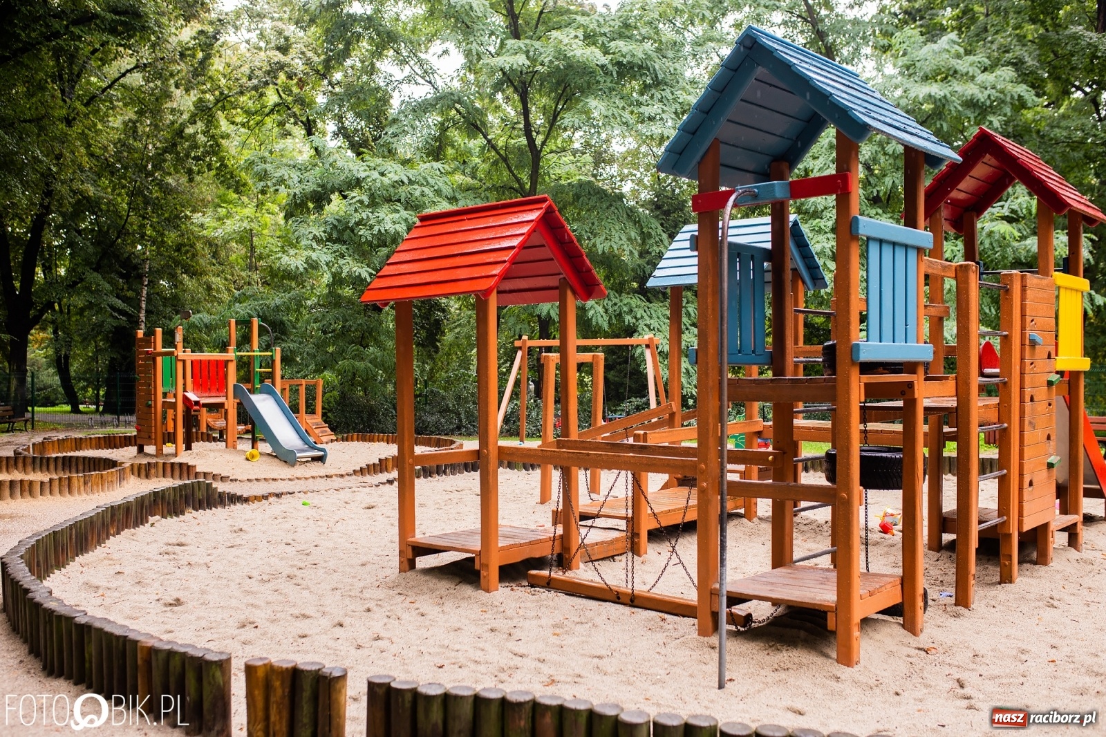 Zdjęcie w galerii na portalu naszraciborz.pl: Fontanny, poidełka, strumyk i kolorowe światła. Taki może być park m. Roth przyszłości  wiadomości z regionu