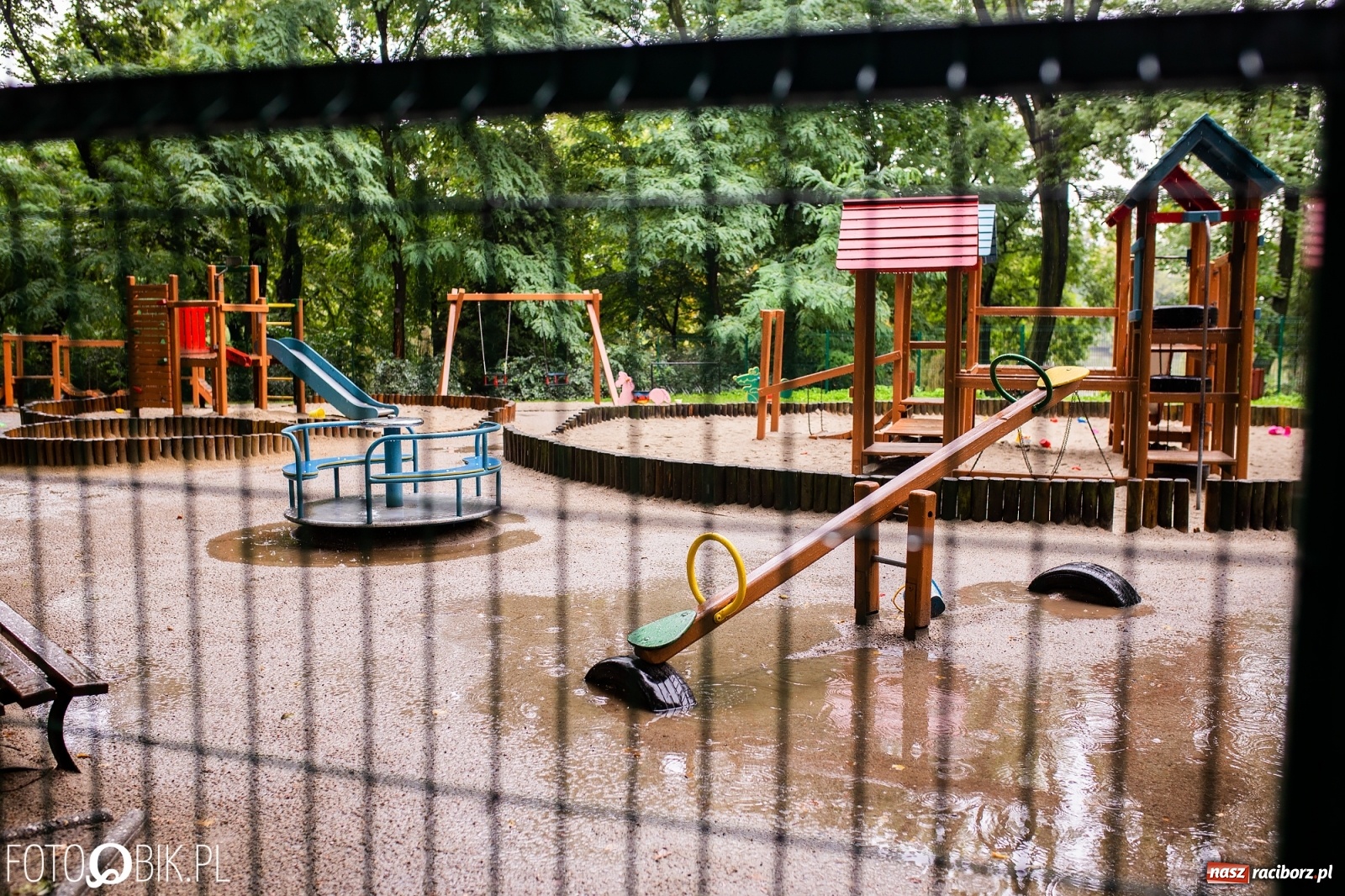 Zdjęcie w galerii na portalu naszraciborz.pl: Fontanny, poidełka, strumyk i kolorowe światła. Taki może być park m. Roth przyszłości  wiadomości z regionu