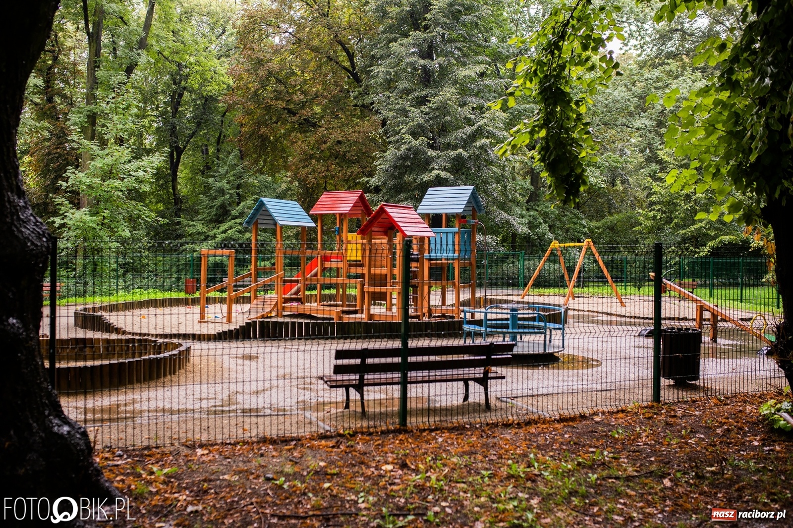 Zdjęcie w galerii na portalu naszraciborz.pl: Fontanny, poidełka, strumyk i kolorowe światła. Taki może być park m. Roth przyszłości  wiadomości z regionu