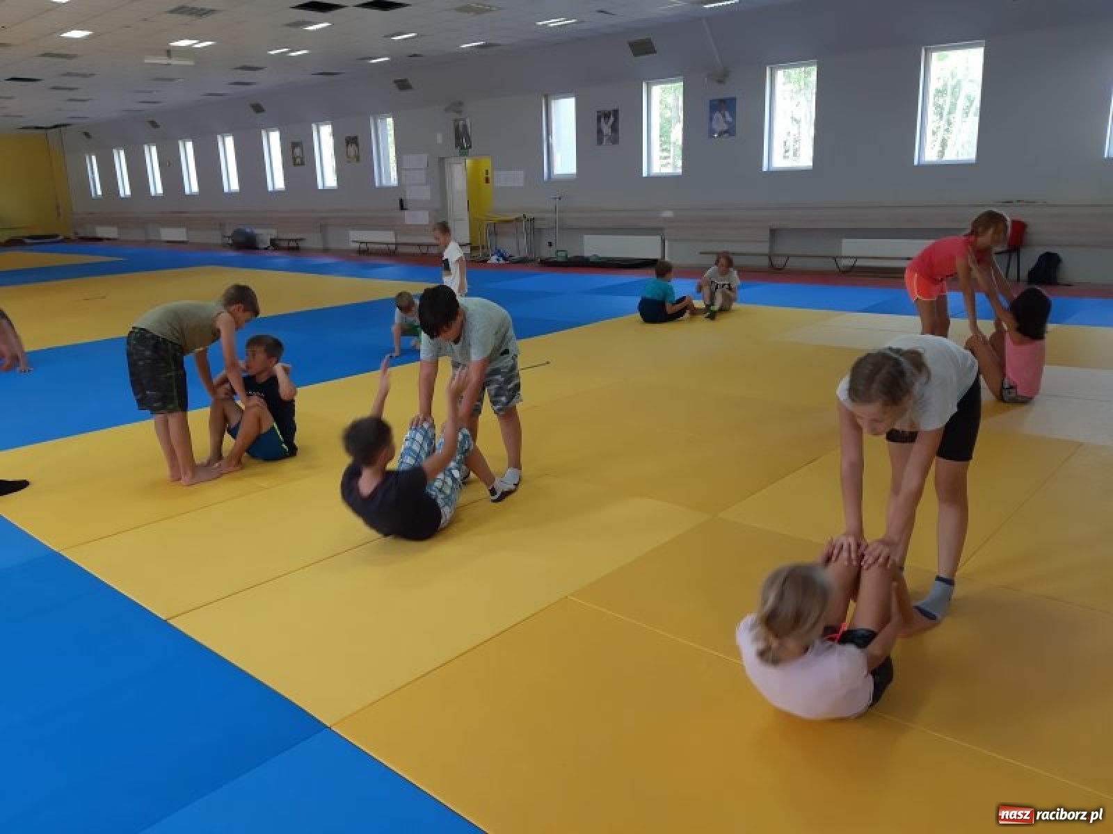 Zdjęcie w galerii na portalu naszraciborz.pl: Zapasy, szermierka i survival. Raciborzanie i opawianie w Cetniewie  [FOTO] wiadomości z regionu