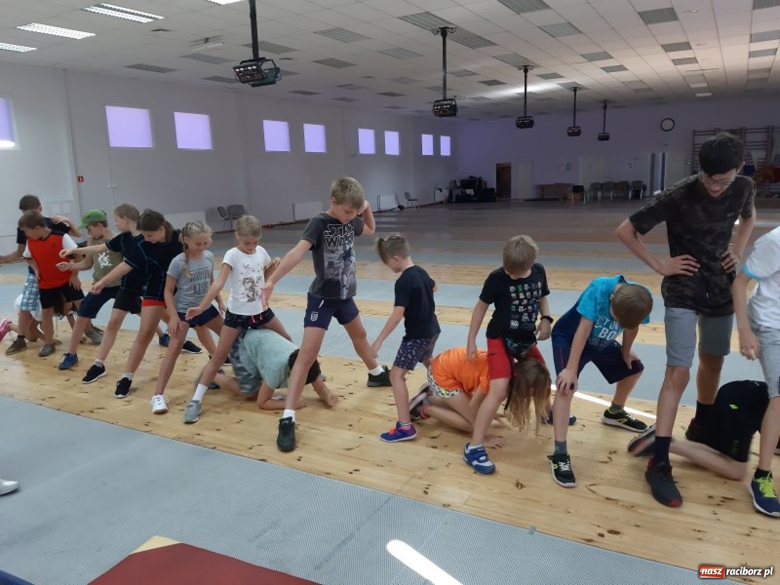 Zdjęcie w galerii na portalu naszraciborz.pl: Zapasy, szermierka i survival. Raciborzanie i opawianie w Cetniewie  [FOTO] wiadomości z regionu