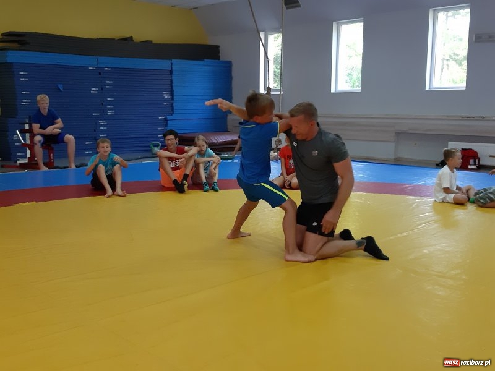 Zdjęcie w galerii na portalu naszraciborz.pl: Zapasy, szermierka i survival. Raciborzanie i opawianie w Cetniewie  [FOTO] wiadomości z regionu