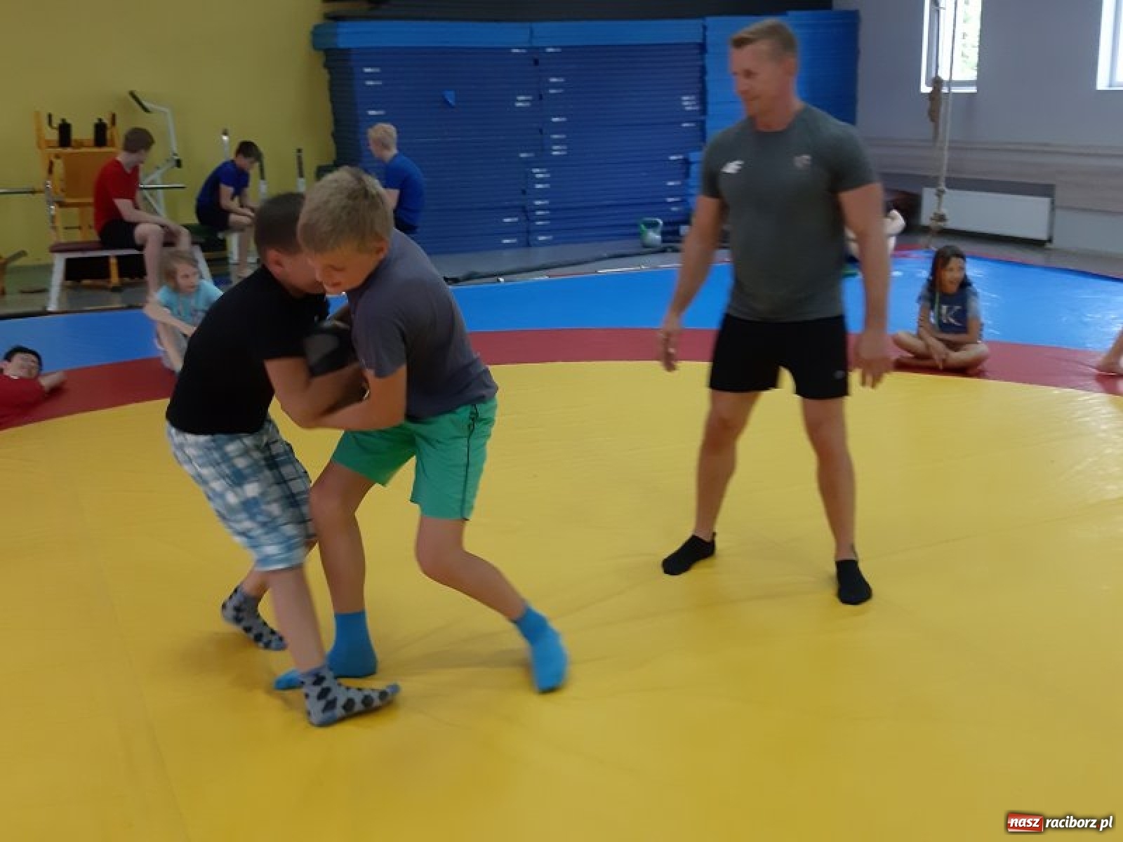 Zdjęcie w galerii na portalu naszraciborz.pl: Zapasy, szermierka i survival. Raciborzanie i opawianie w Cetniewie  [FOTO] wiadomości z regionu